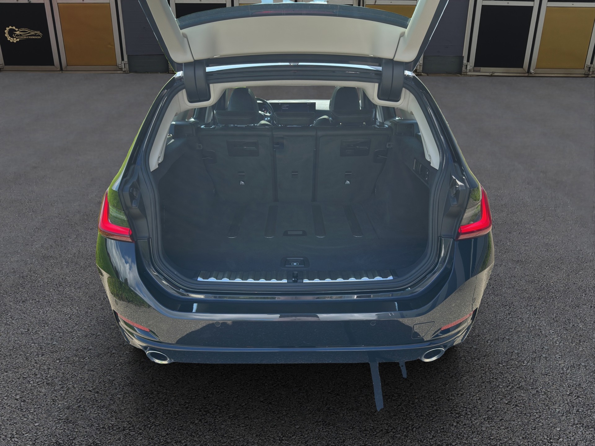BMW 320d xDrive 48V Touring Steptronic-image-14