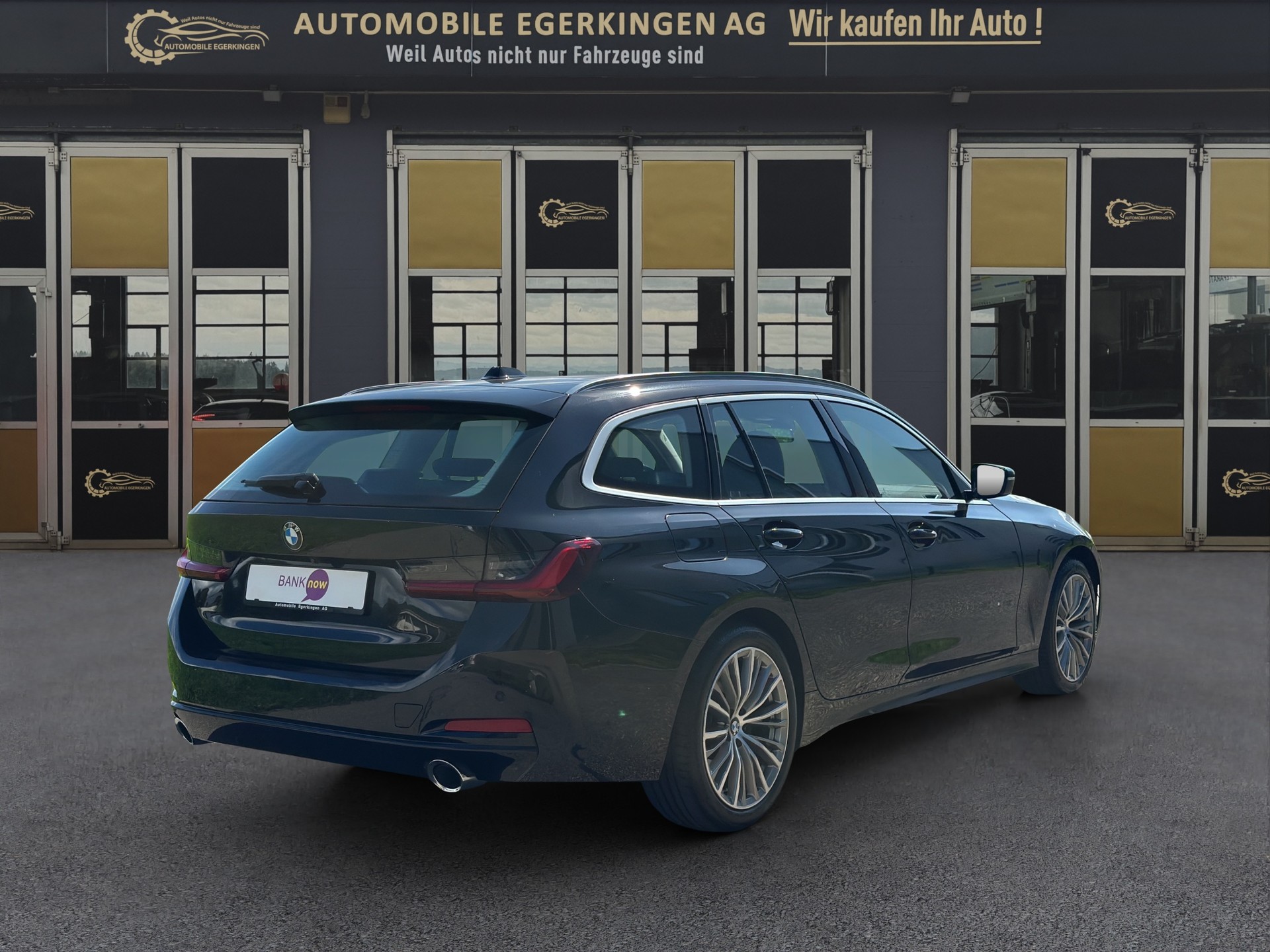 BMW 320d xDrive 48V Touring Steptronic-image-4