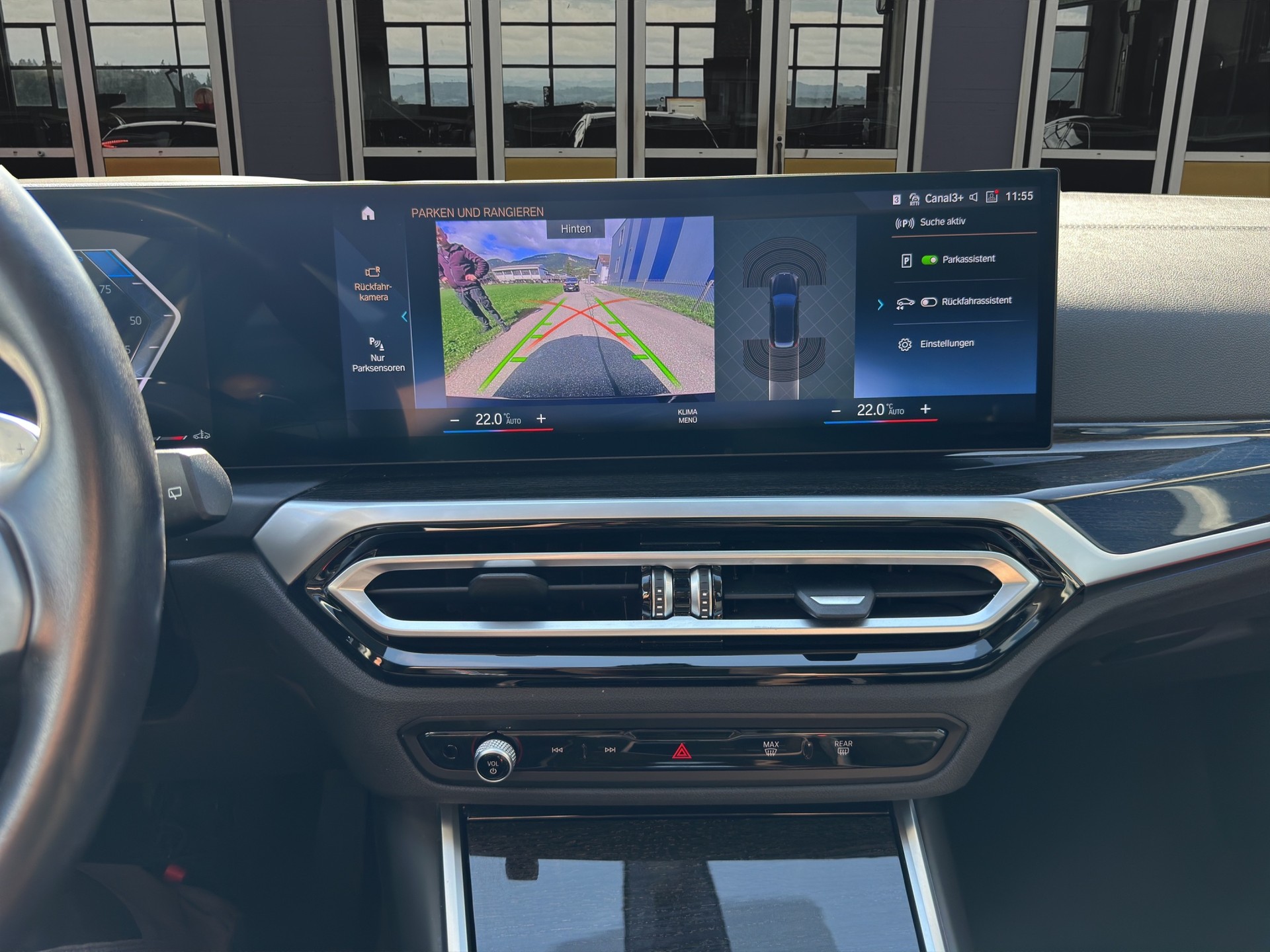BMW 320d xDrive 48V Touring Steptronic-image-16