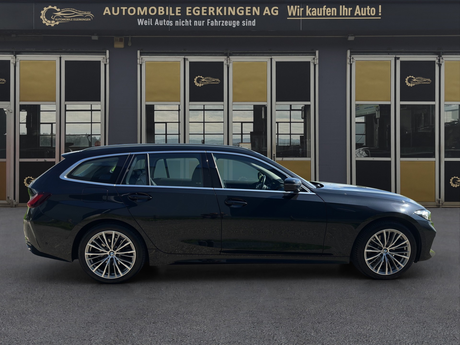 BMW 320d xDrive 48V Touring Steptronic-image-3