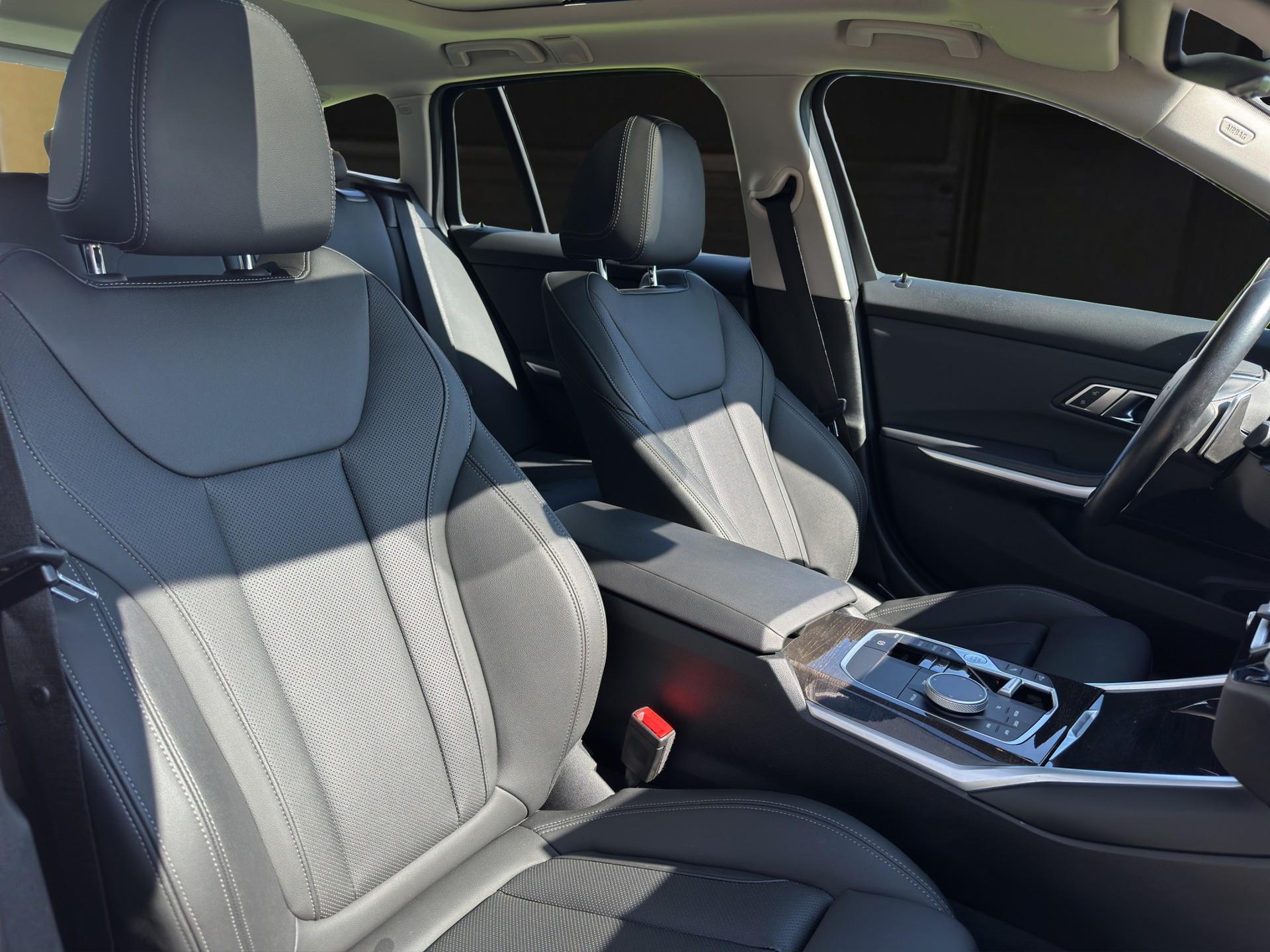 BMW 320d xDrive 48V Touring Steptronic-image-9