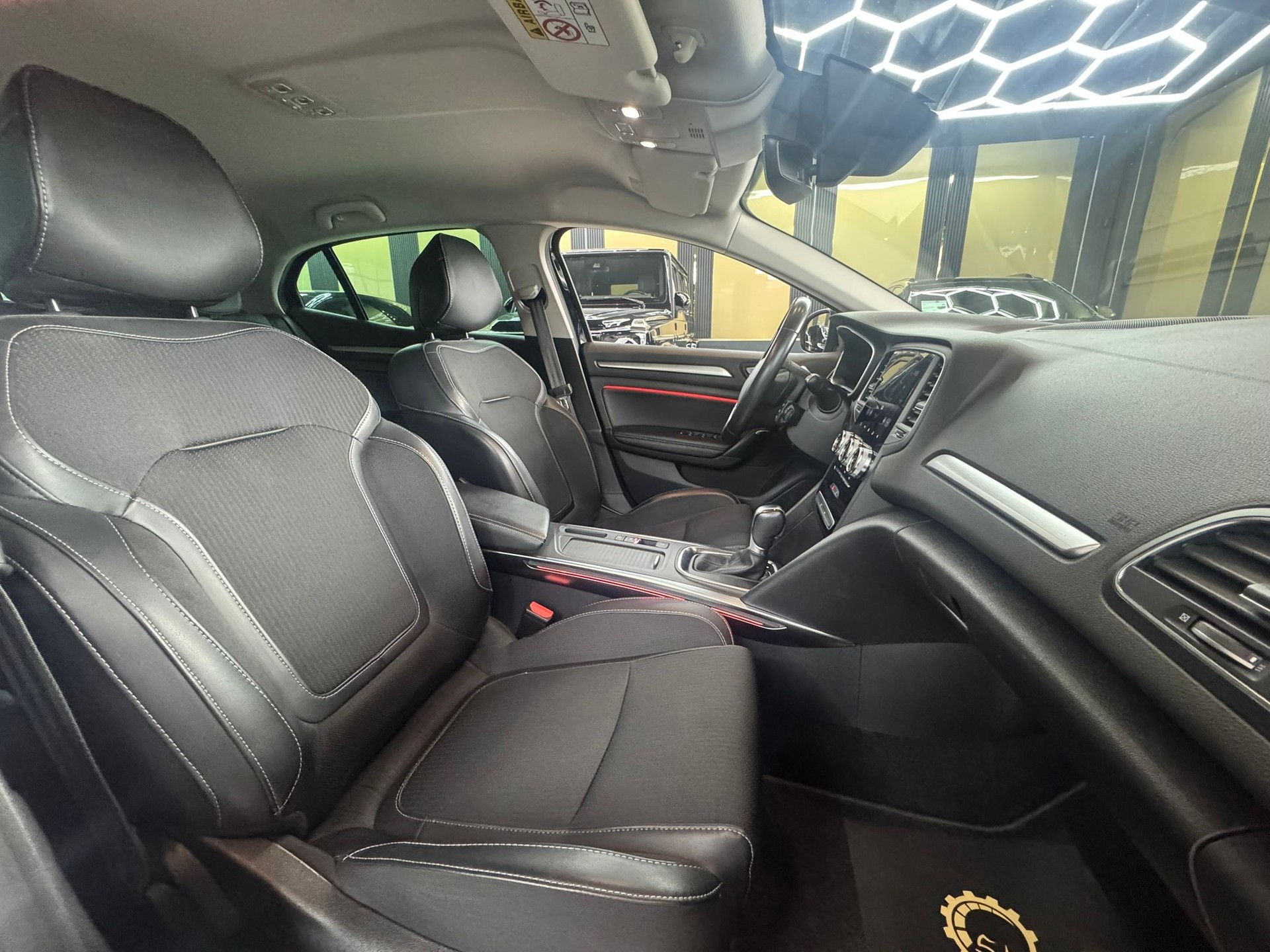 RENAULT Mégane Berline 1.3 16V Intens EDC-image-11