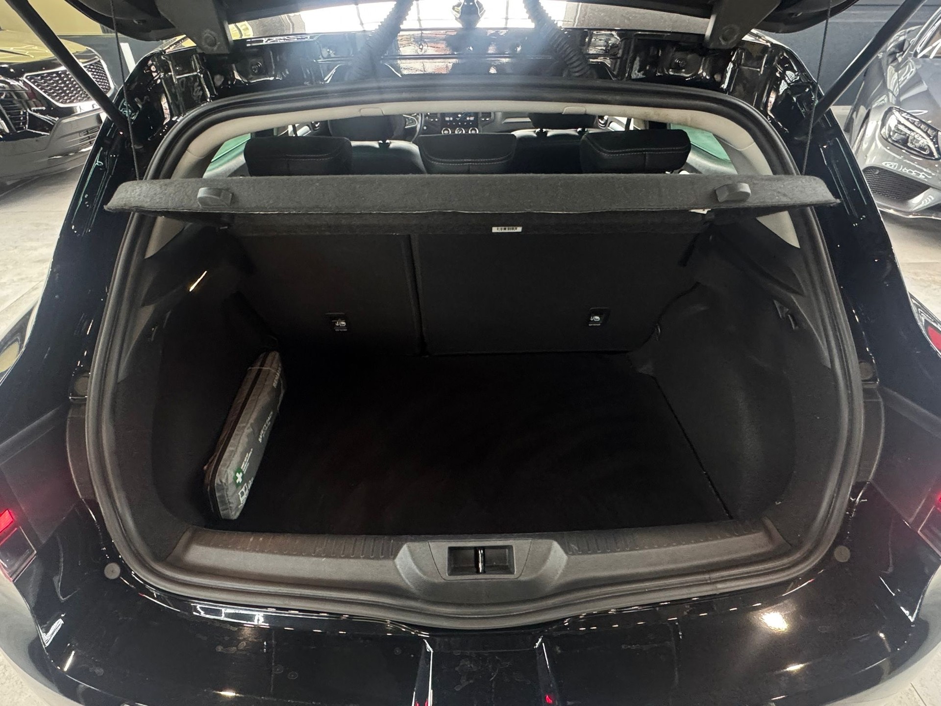 RENAULT Mégane Berline 1.3 16V Intens EDC-image-18