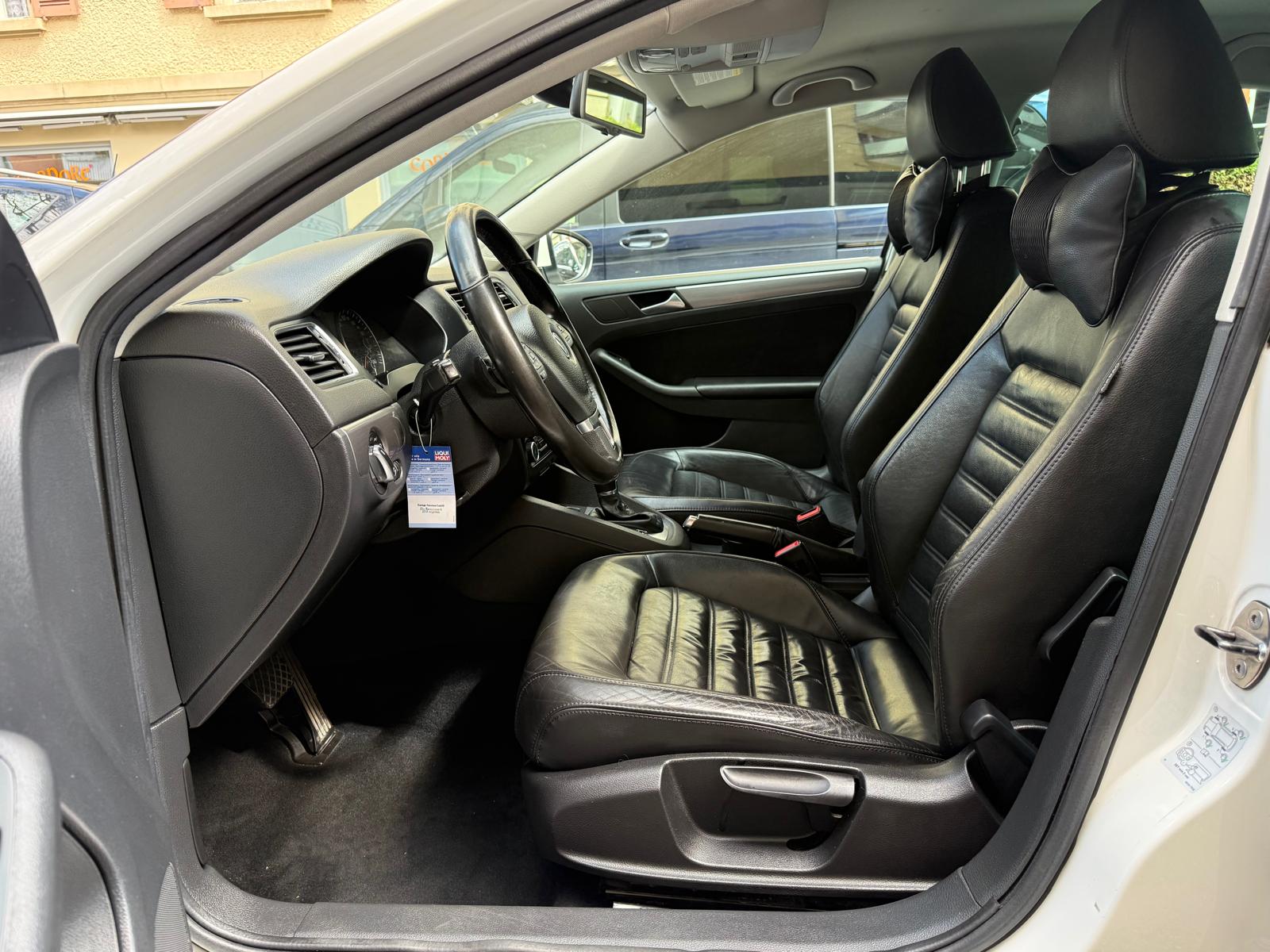 VW Jetta 2.0 TSI Highline DSG-image-12