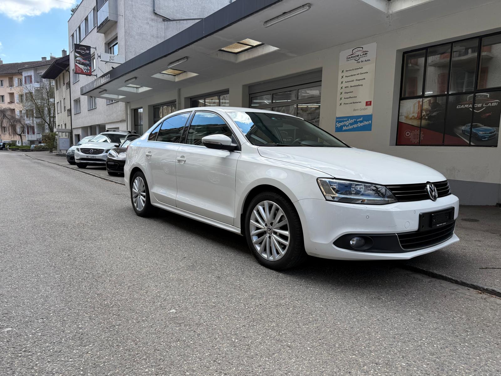VW Jetta 2.0 TSI Highline DSG-image-1