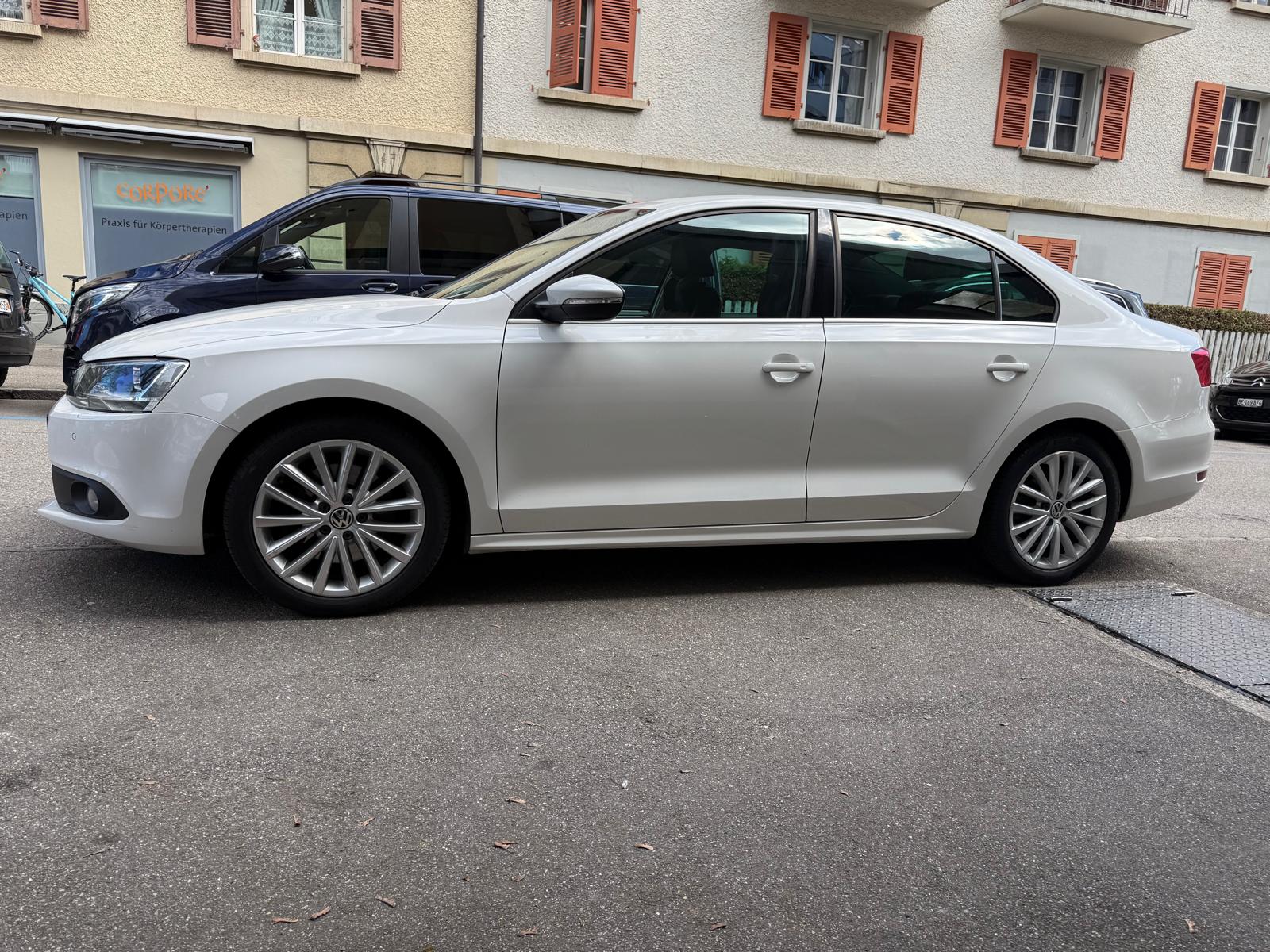 VW Jetta 2.0 TSI Highline DSG-image-9