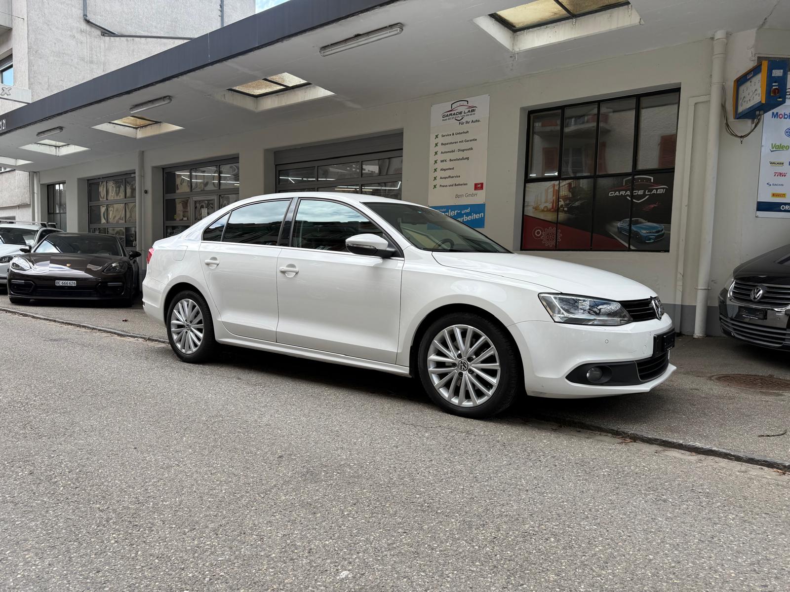 VW Jetta 2.0 TSI Highline DSG-image-2