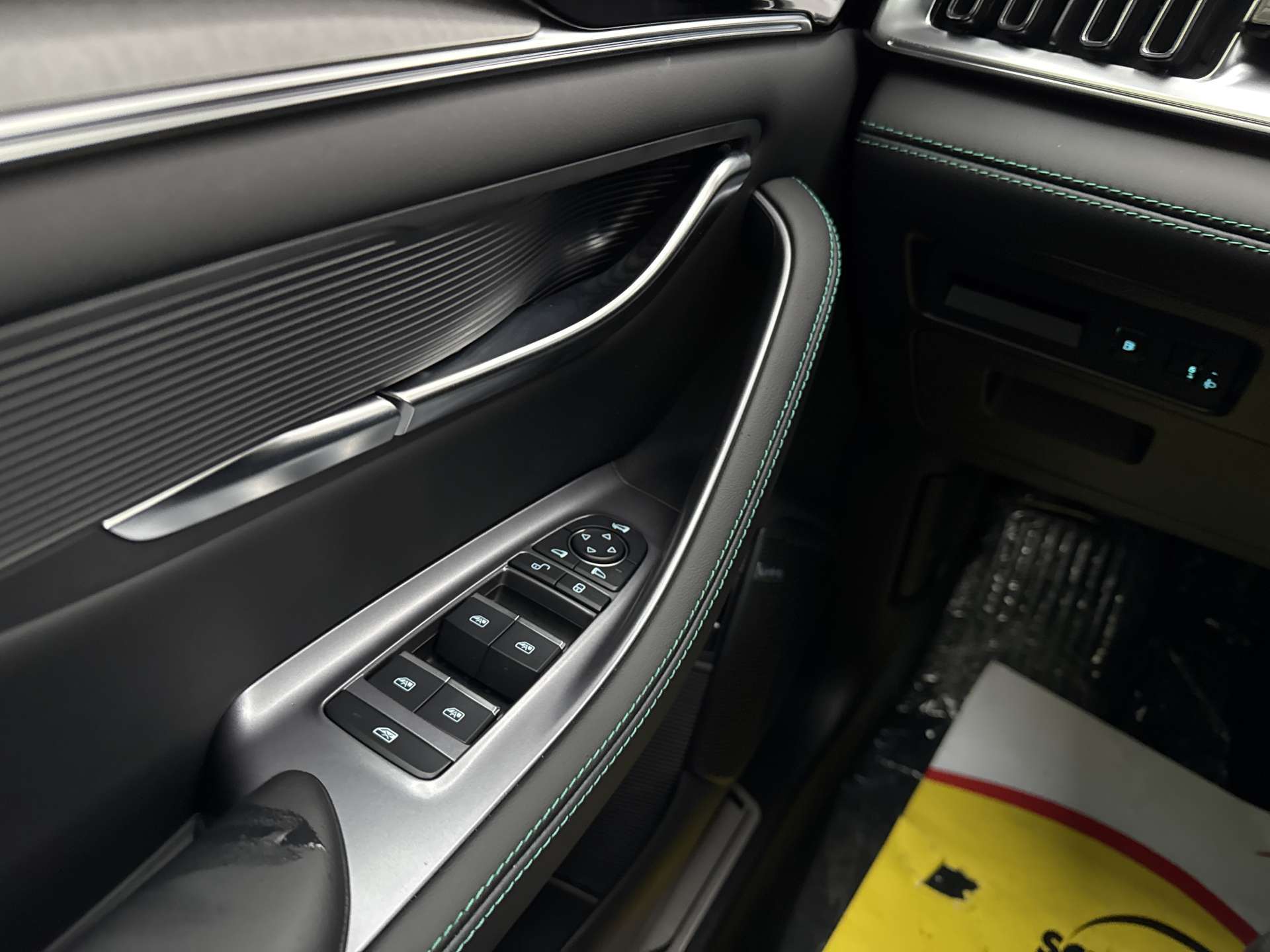 BYD Seal U DM-i PHEV Design AWD 324PS Automat-image-15