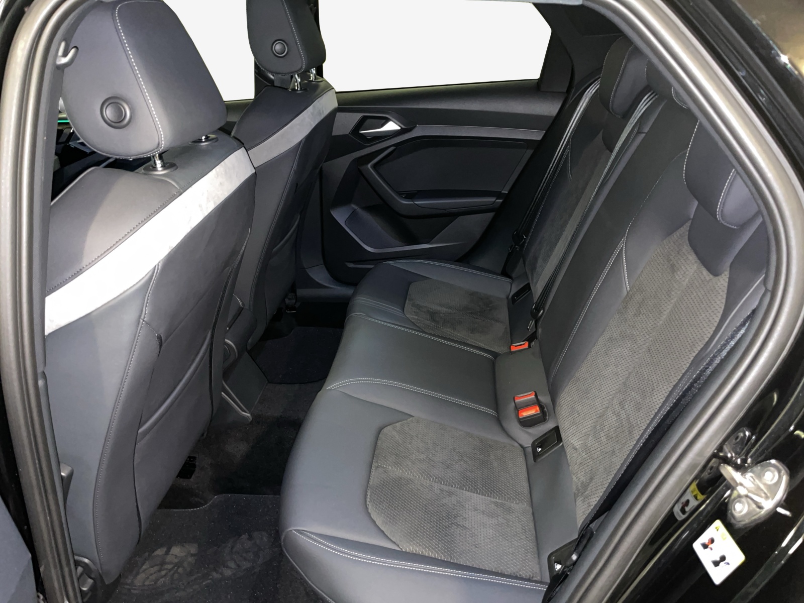 AUDI A1 Sportback 40 TFSI S Line S-tronic-image-11