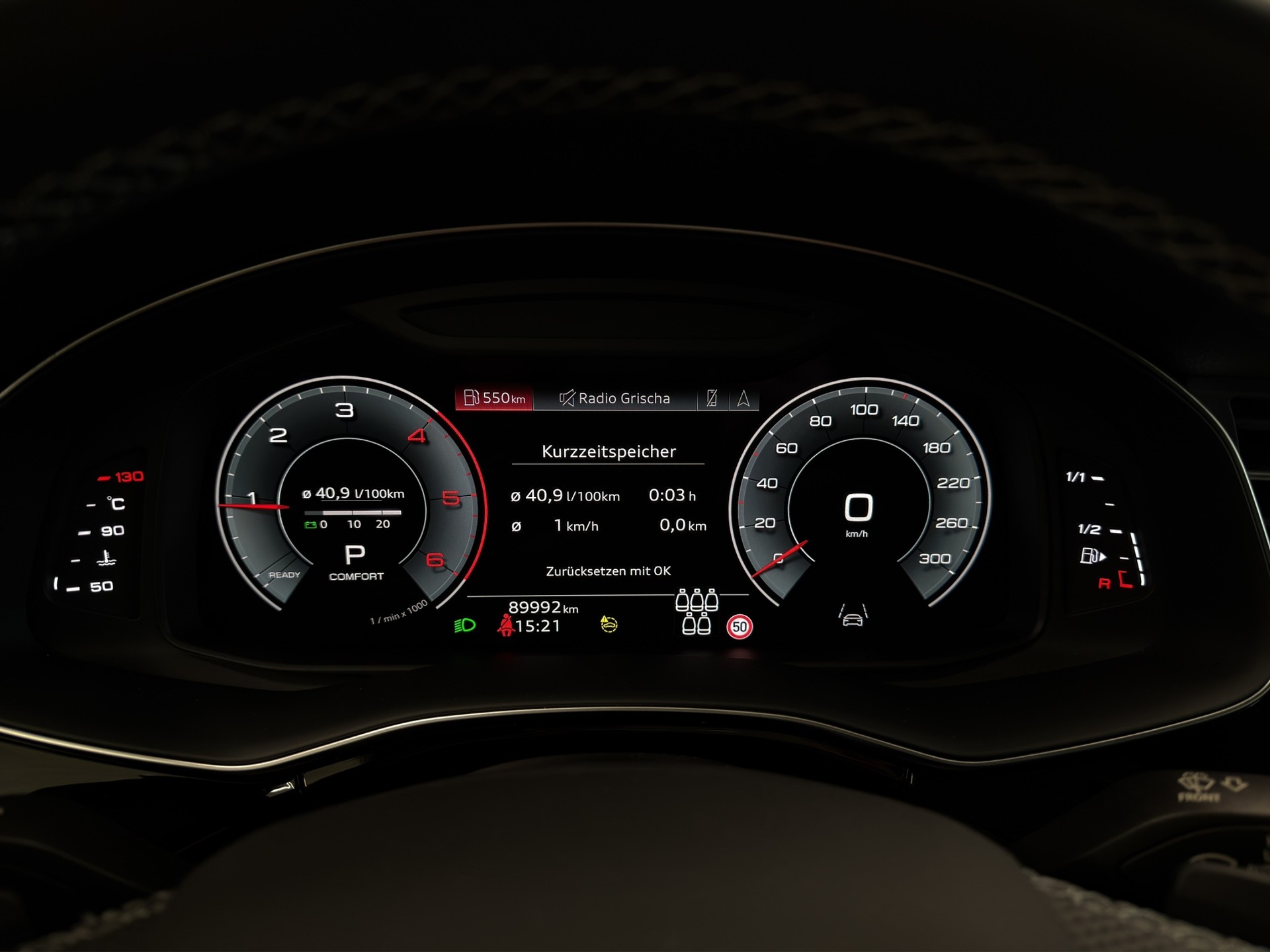 AUDI Q7 50 TDI quattro S Line tiptronic 7-Sitzer-image-16