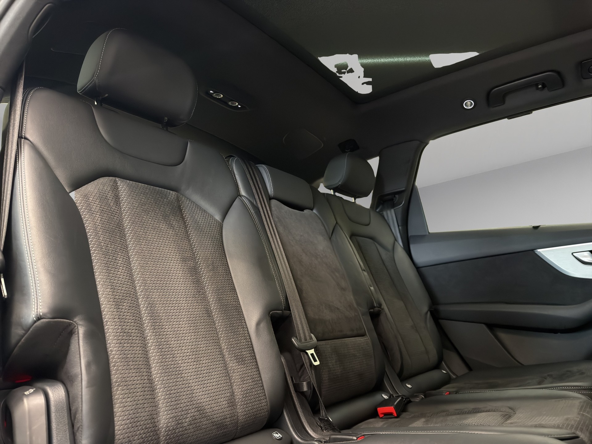 AUDI Q7 50 TDI quattro S Line tiptronic 7-Sitzer-image-24