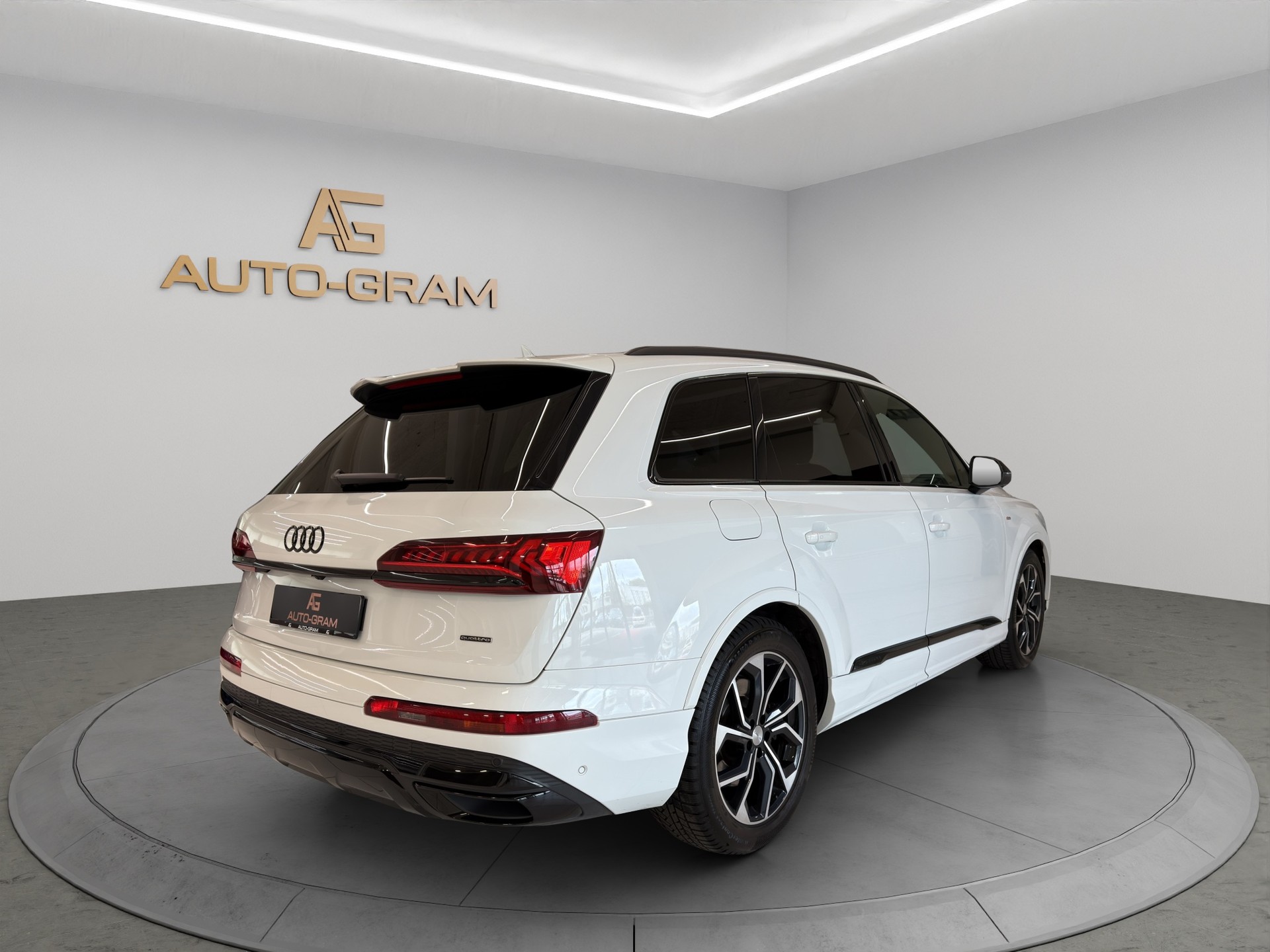 AUDI Q7 50 TDI quattro S Line tiptronic 7-Sitzer-image-4