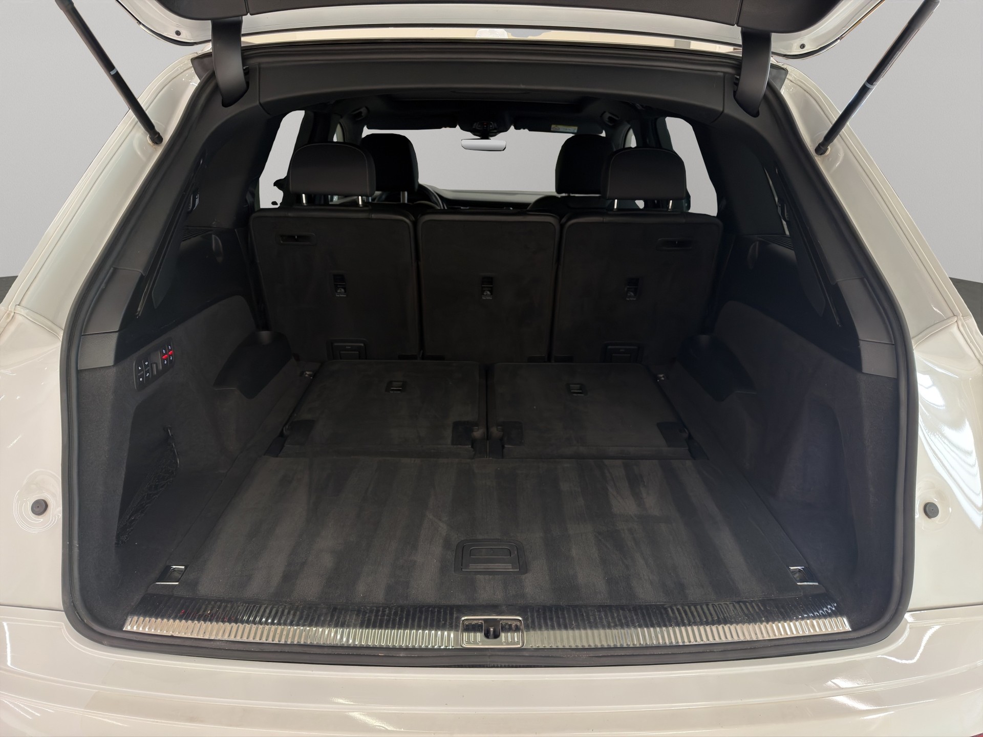 AUDI Q7 50 TDI quattro S Line tiptronic 7-Sitzer-image-25