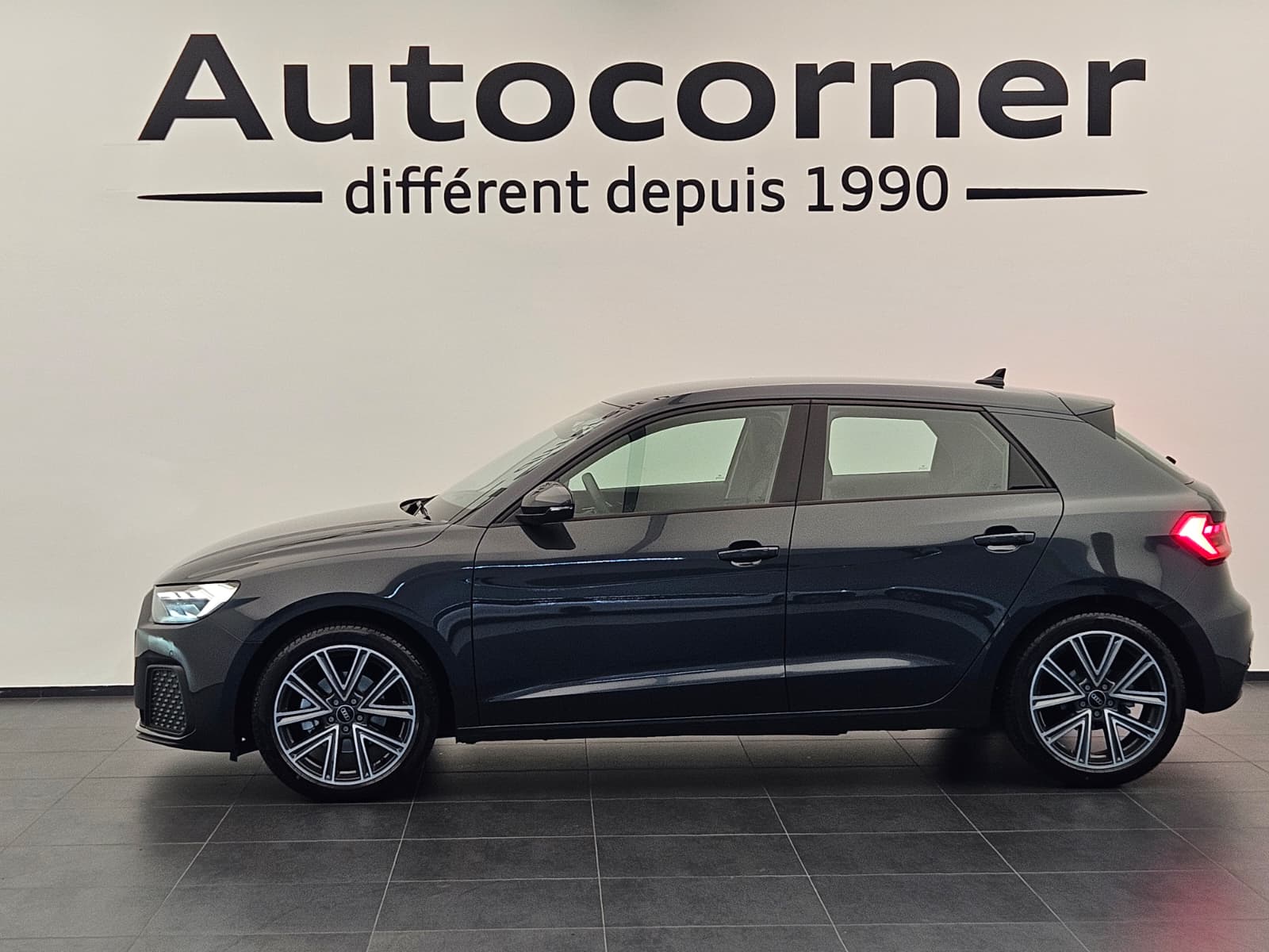 AUDI A1 Sportback 30 TFSI Attraction S-tronic-image-1