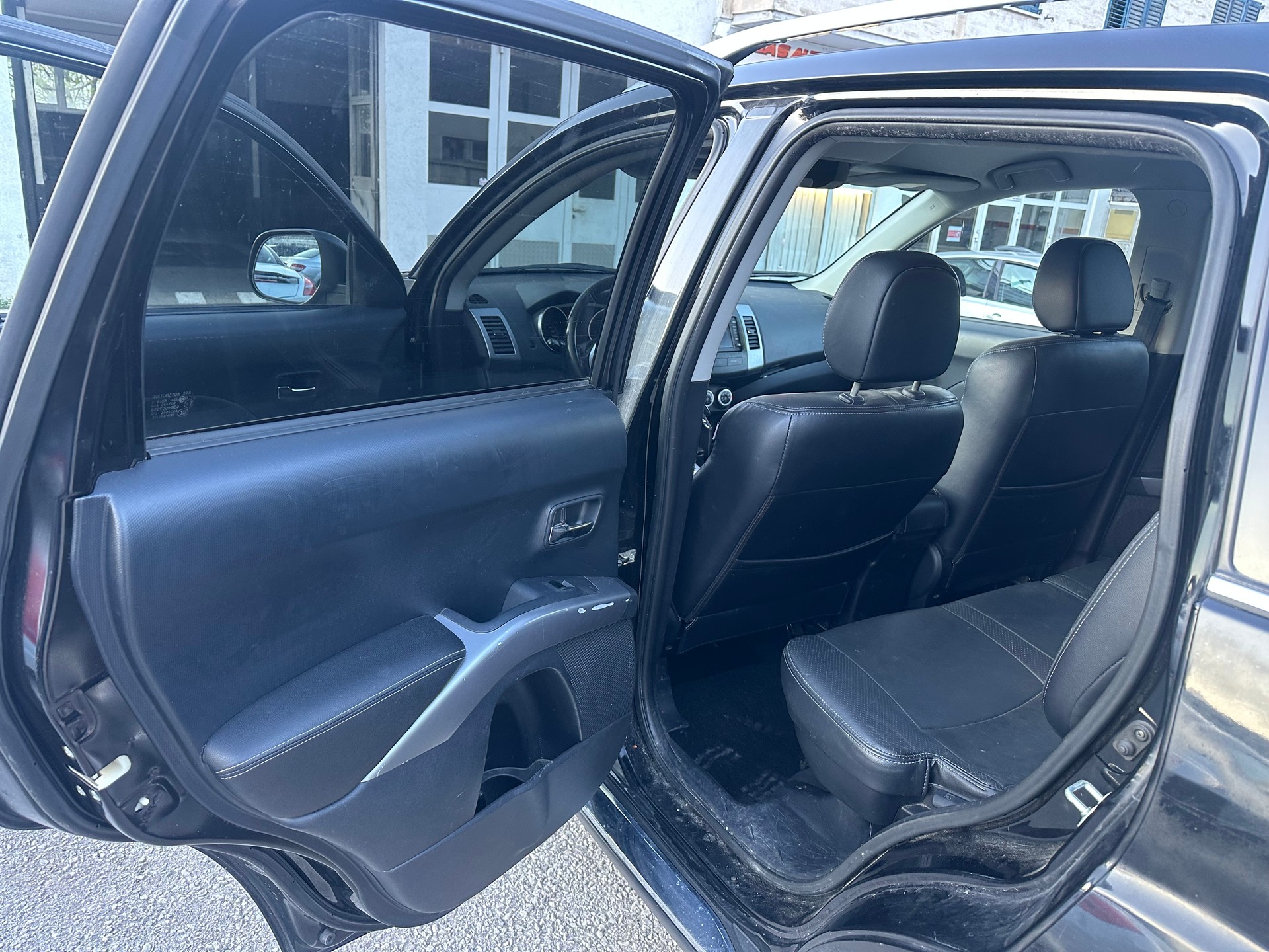 PEUGEOT 4007 2.2 HDi Platinum Edition-image-9