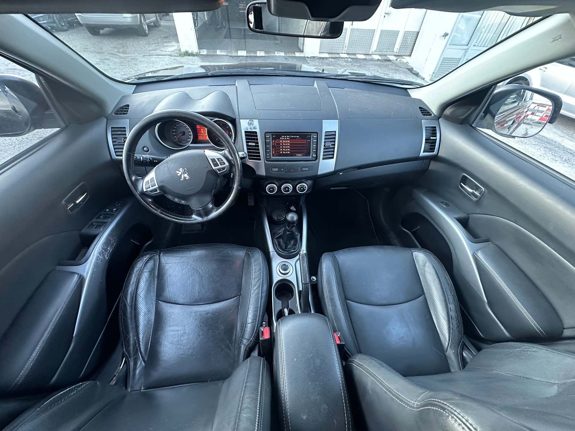 PEUGEOT 4007 2.2 HDi Platinum Edition-image-6