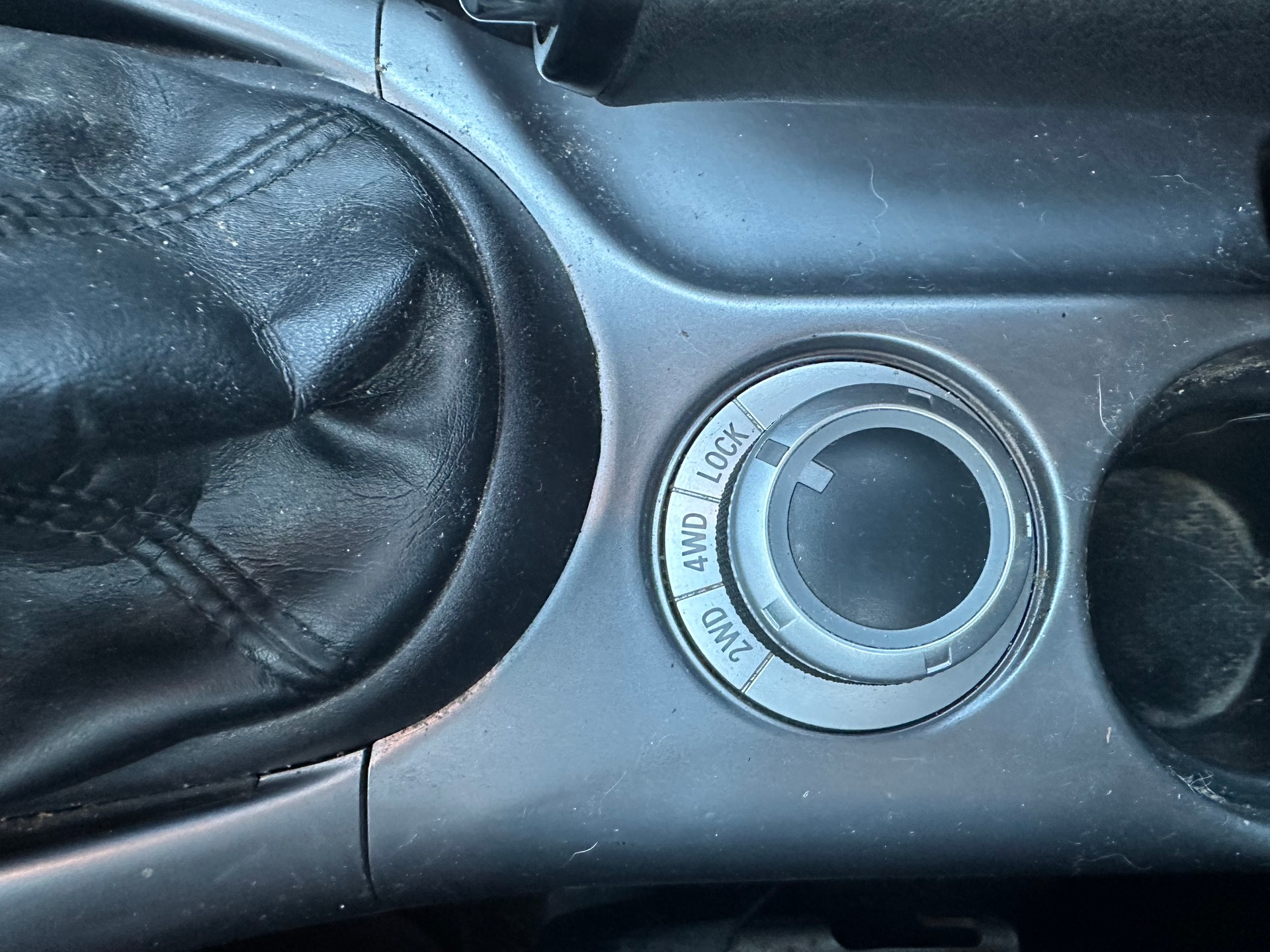 PEUGEOT 4007 2.2 HDi Platinum Edition-image-13