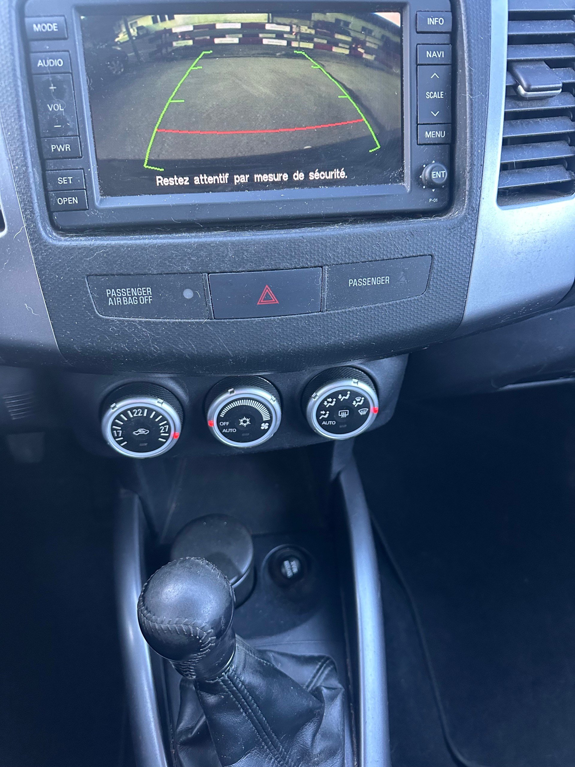 PEUGEOT 4007 2.2 HDi Platinum Edition-image-12
