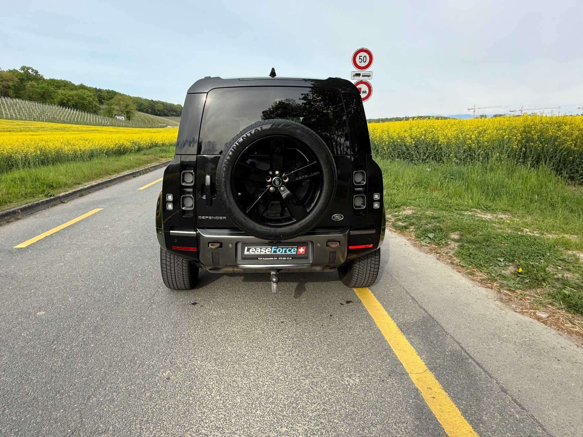 LAND ROVER Defender 110 P400 I6 X 3.0 AT8. 7 PLACE-image-7