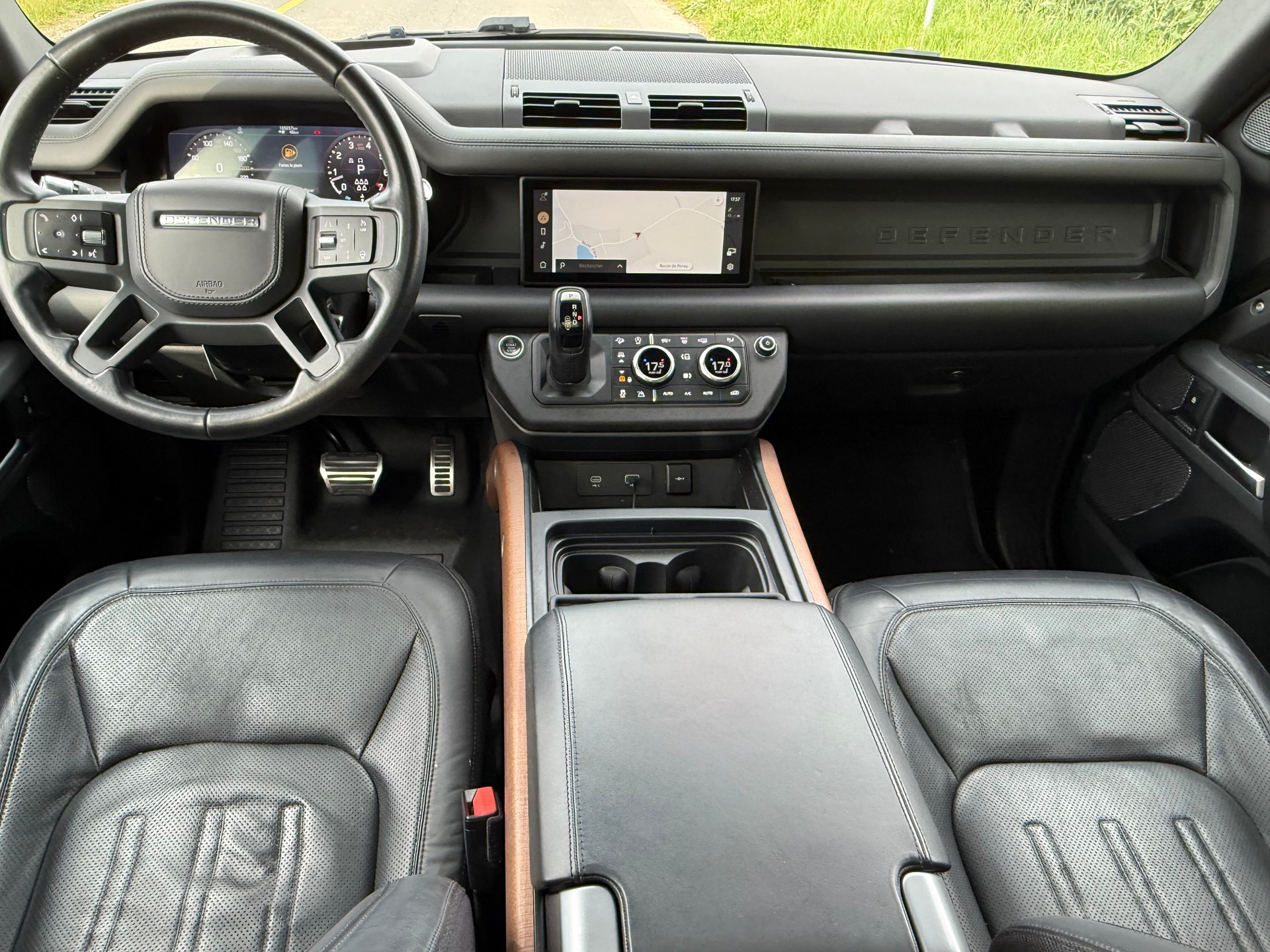 LAND ROVER Defender 110 P400 I6 X 3.0 AT8. 7 PLACE-image-8