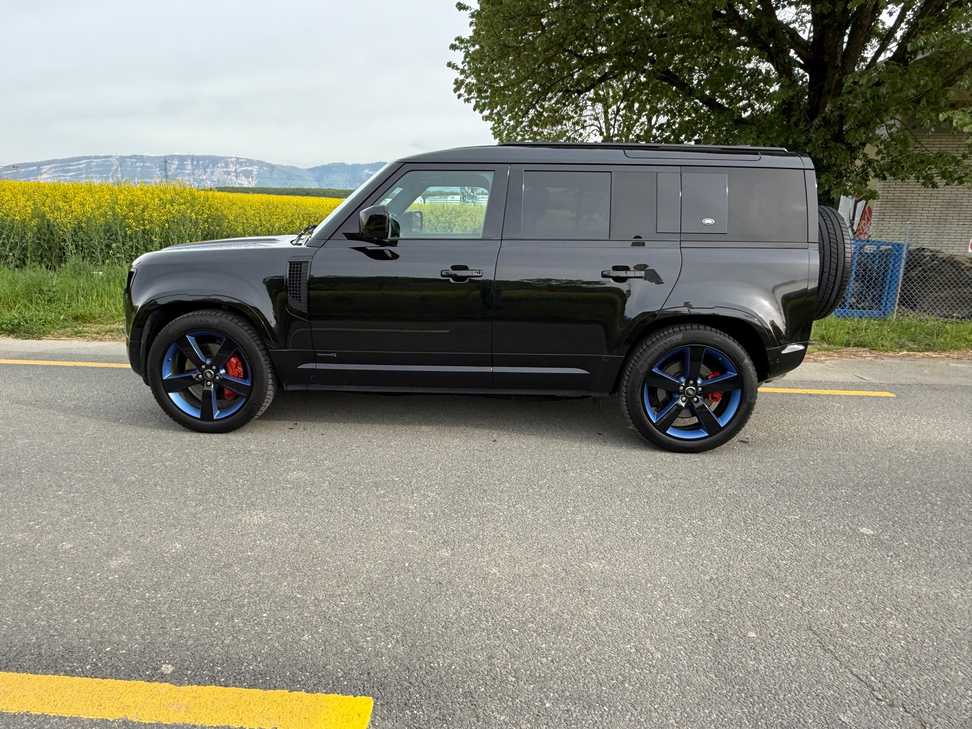 LAND ROVER Defender 110 P400 I6 X 3.0 AT8. 7 PLACE-image-6