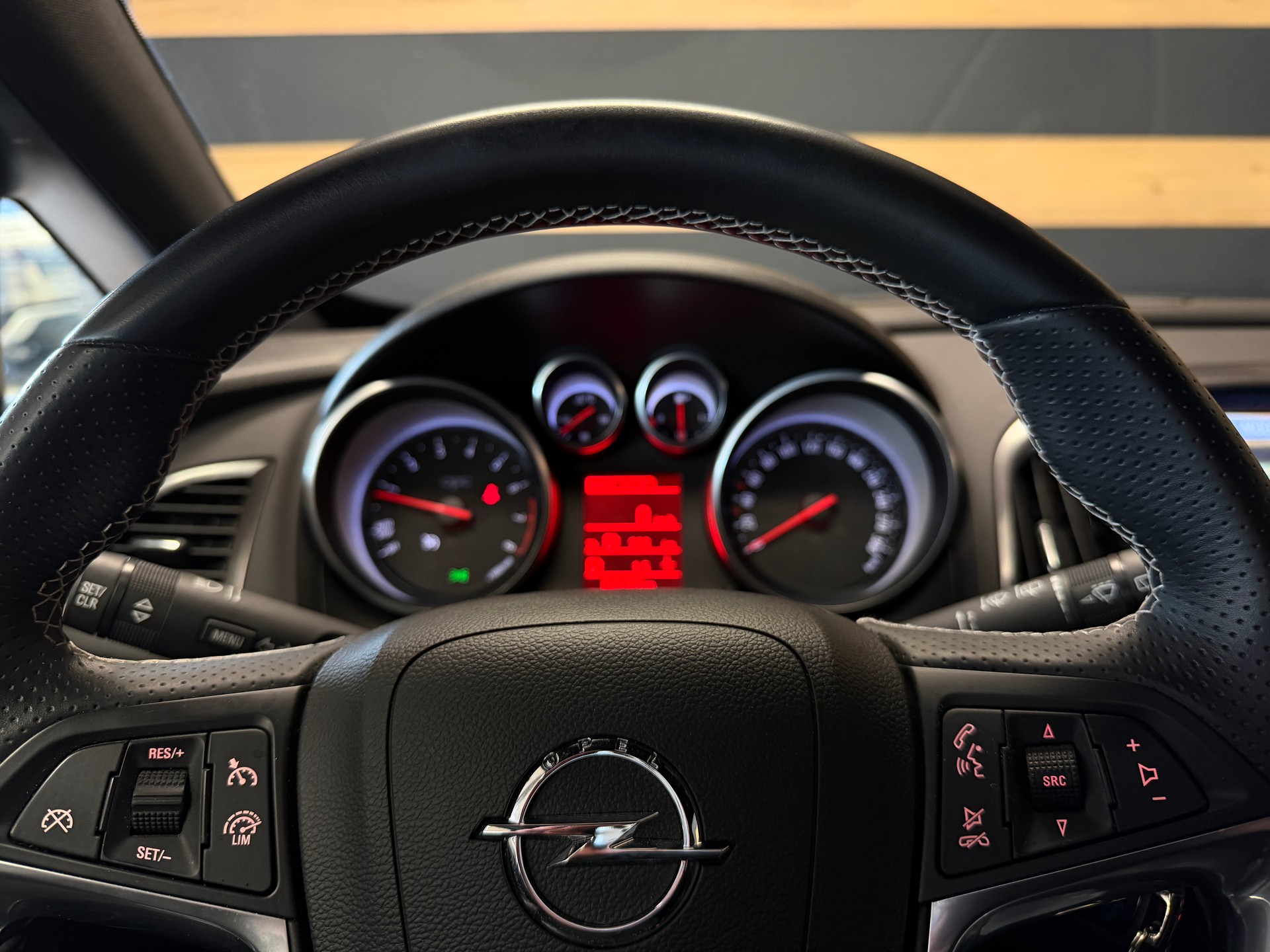 OPEL Astra GTC 2.0i 16V Turbo OPC-image-9
