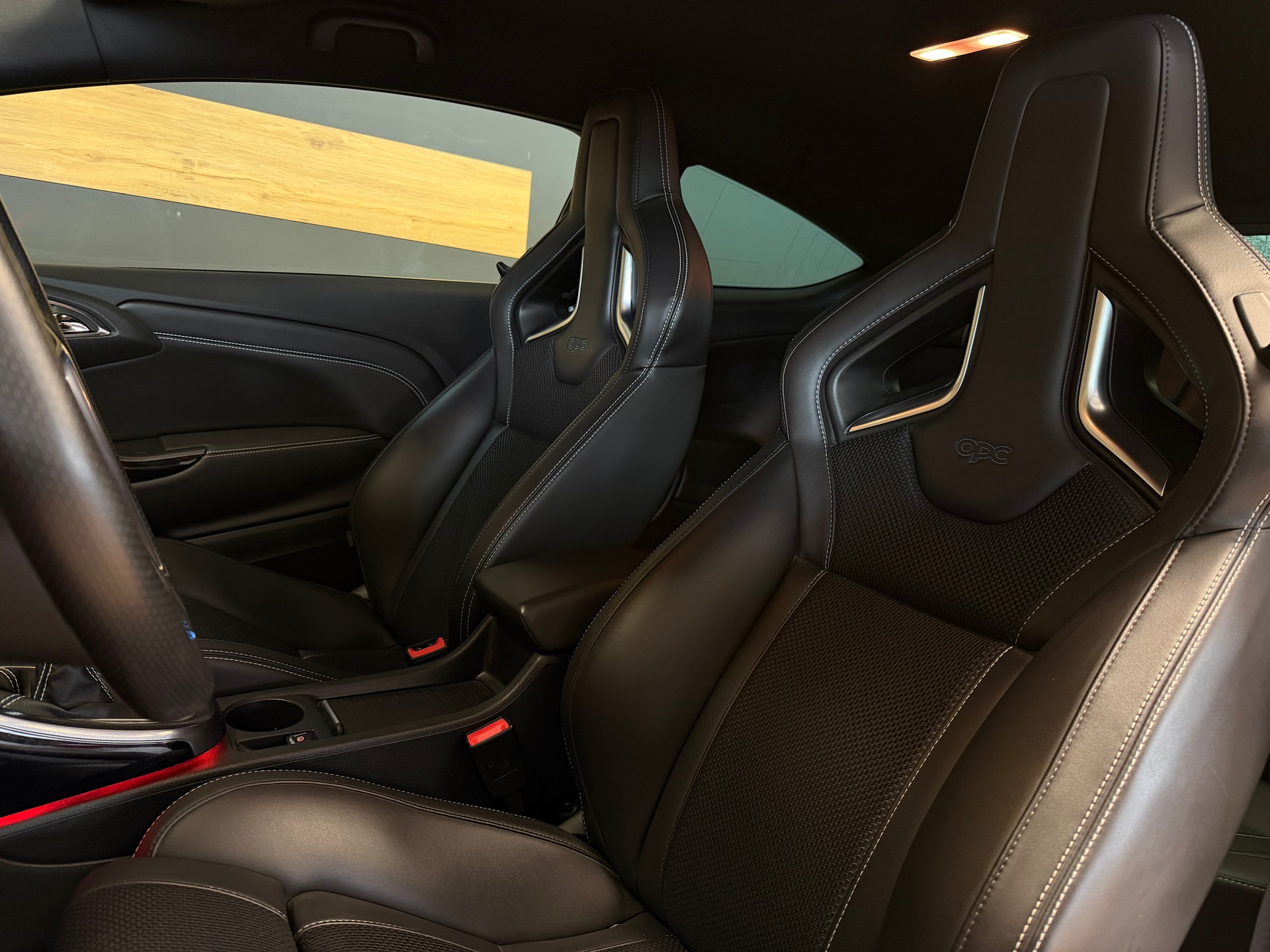 OPEL Astra GTC 2.0i 16V Turbo OPC-image-15