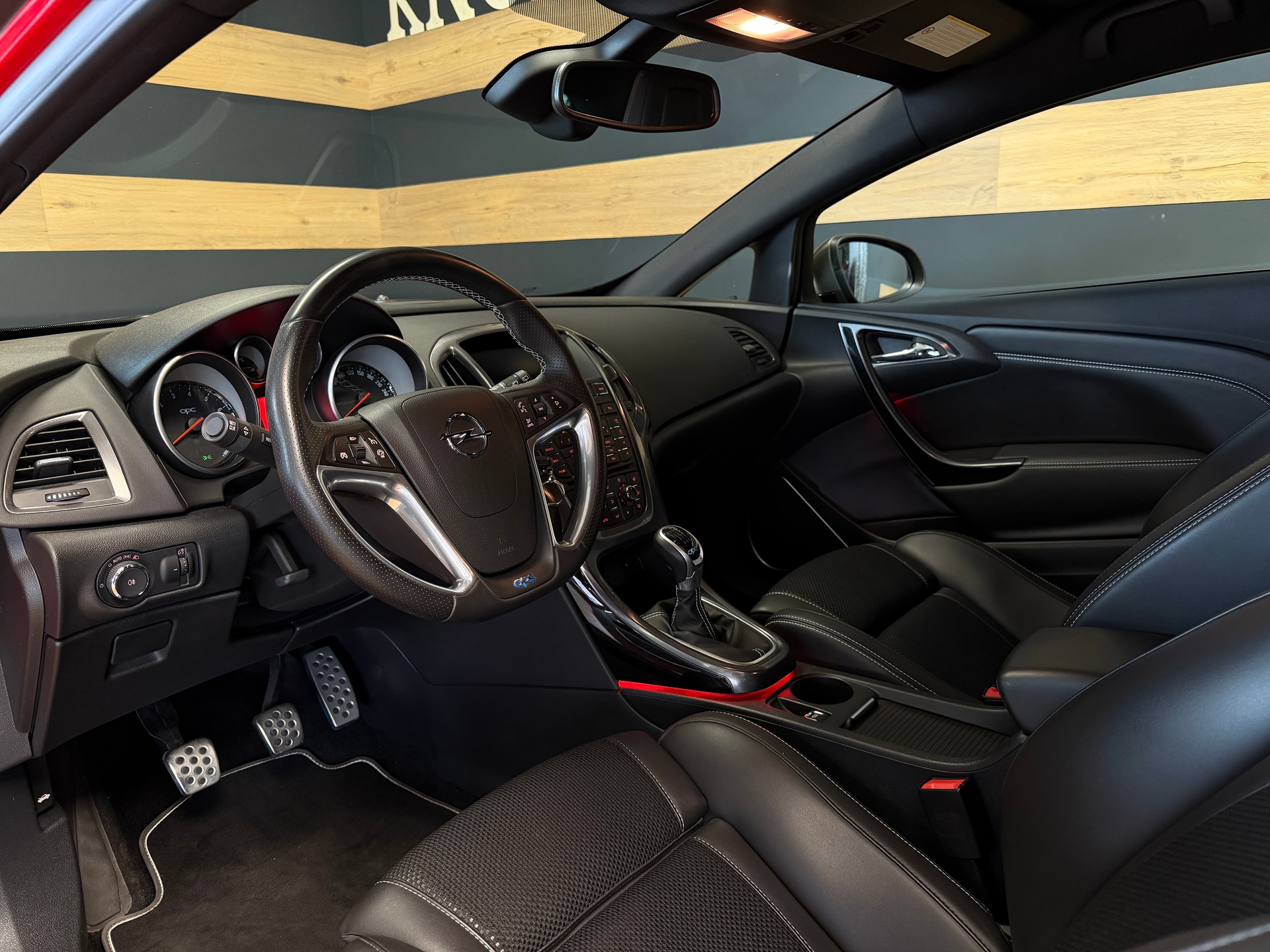 OPEL Astra GTC 2.0i 16V Turbo OPC-image-8