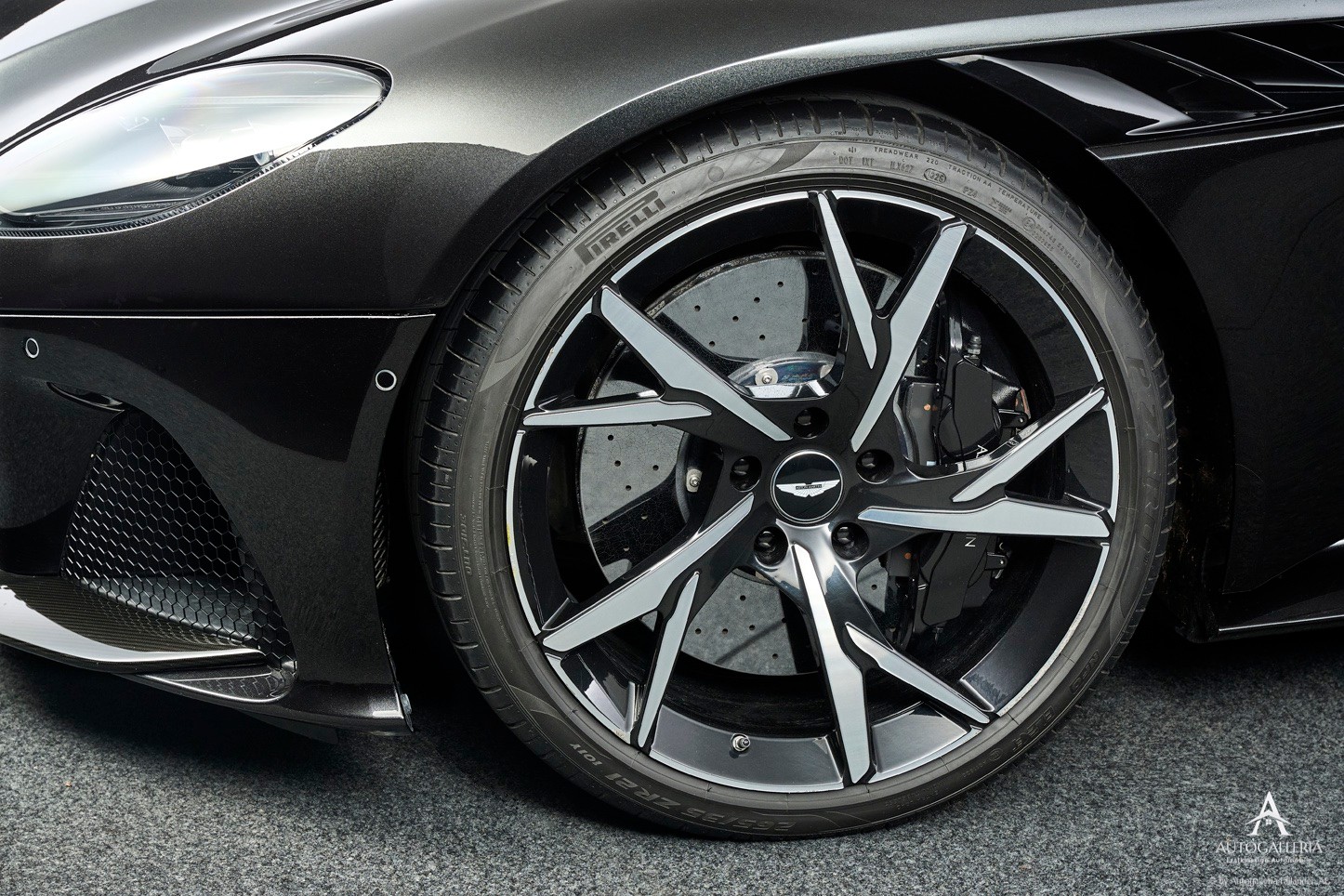 ASTON MARTIN DBS Coupé Superleggera Bond 007 Edition-image-6