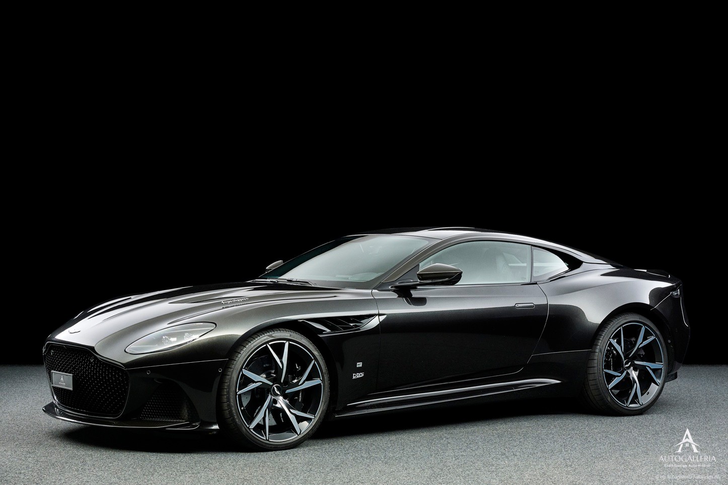 ASTON MARTIN DBS Coupé Superleggera Bond 007 Edition-image-1