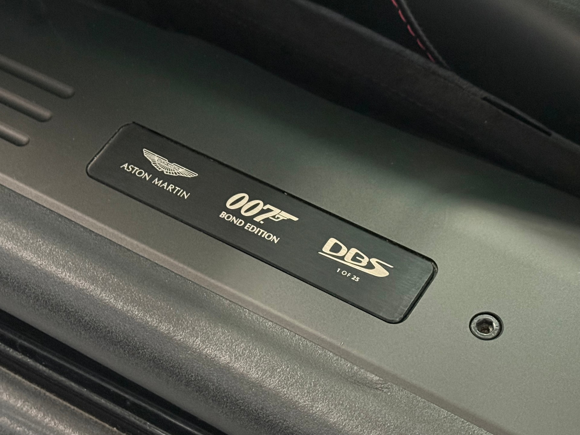 ASTON MARTIN DBS Coupé Superleggera Bond 007 Edition-image-11
