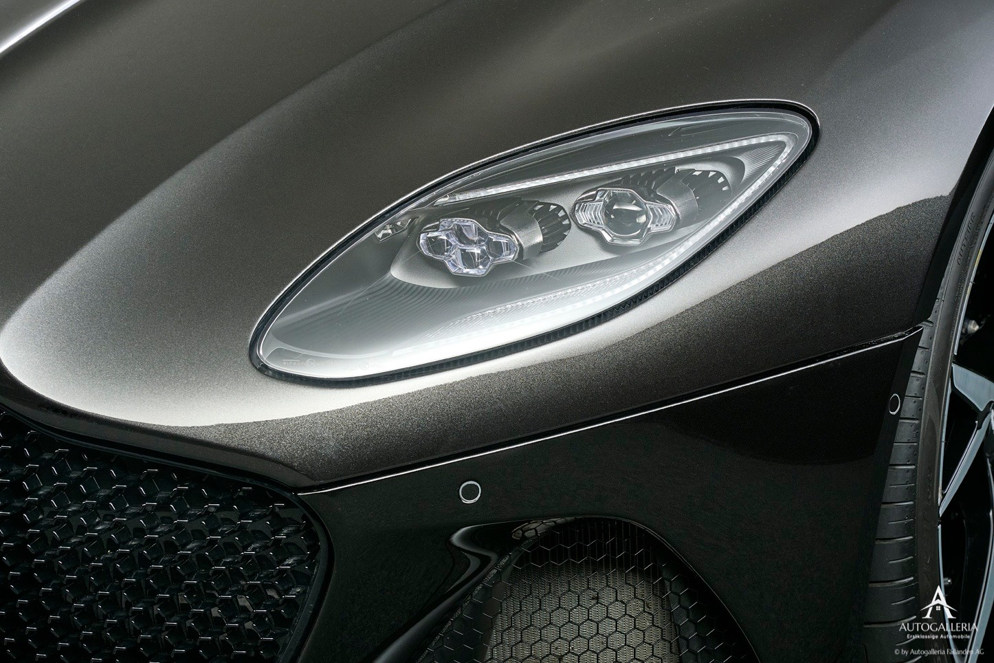 ASTON MARTIN DBS Coupé Superleggera Bond 007 Edition-image-5