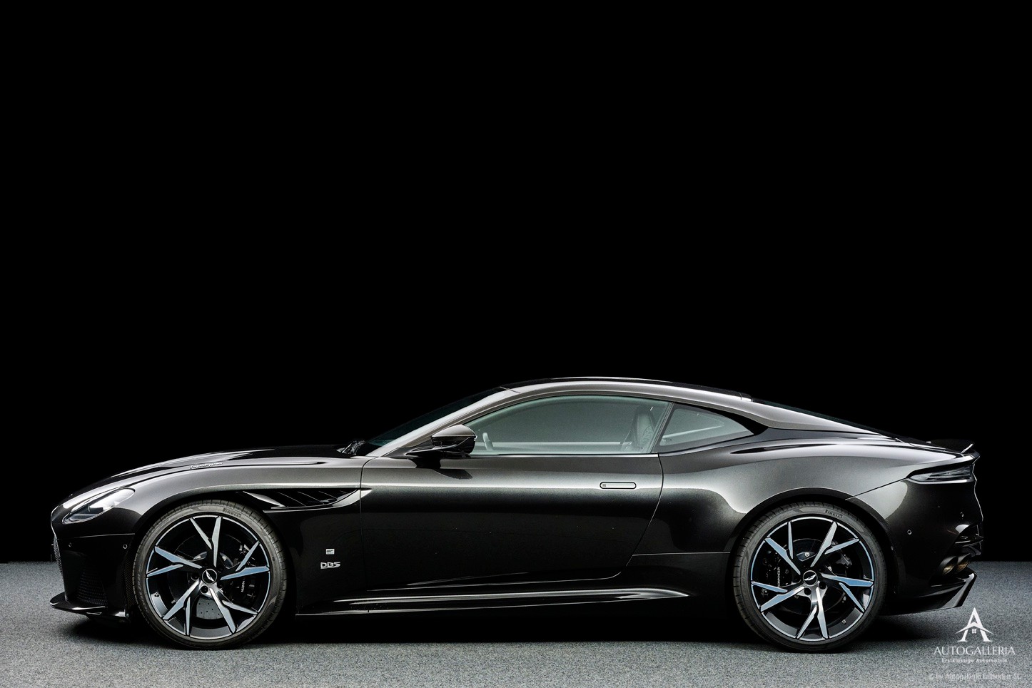 ASTON MARTIN DBS Coupé Superleggera Bond 007 Edition-image-2