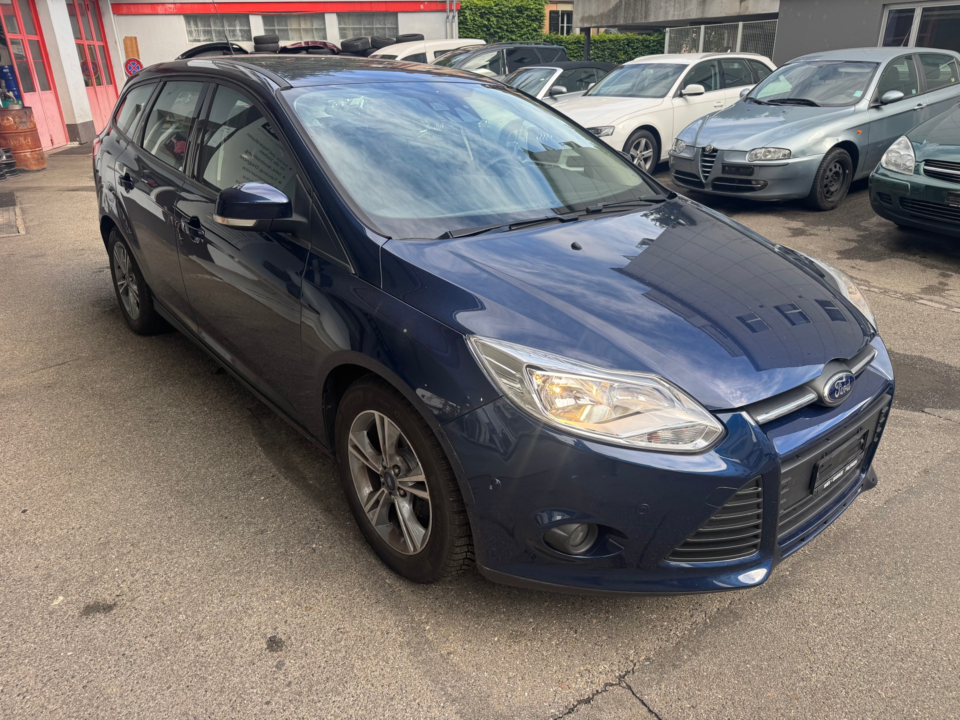 FORD Focus 1.0 SCTi Titanium-image-1