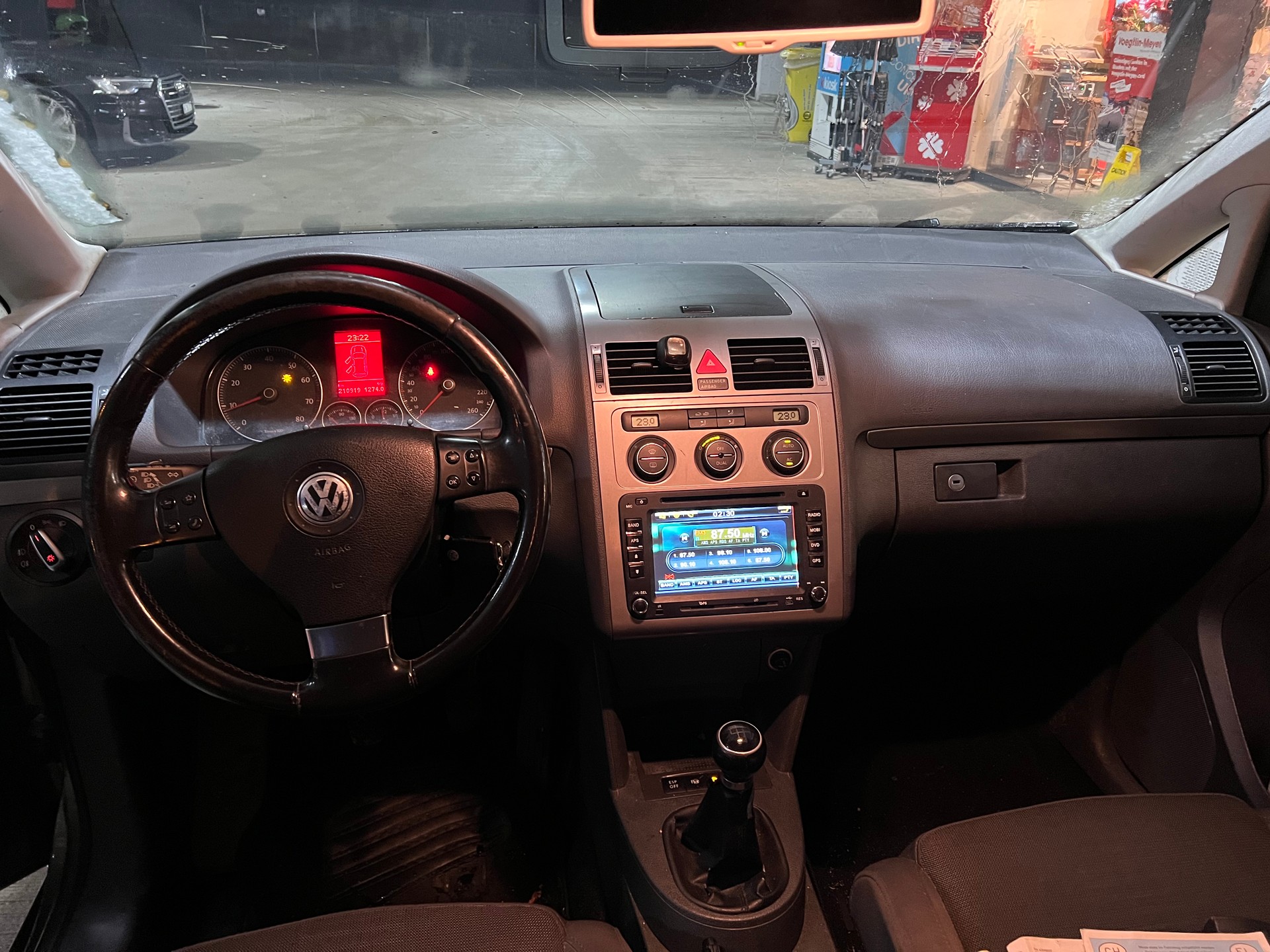 VW Touran 1.4 TSI Highline 7 Plätze-image-6