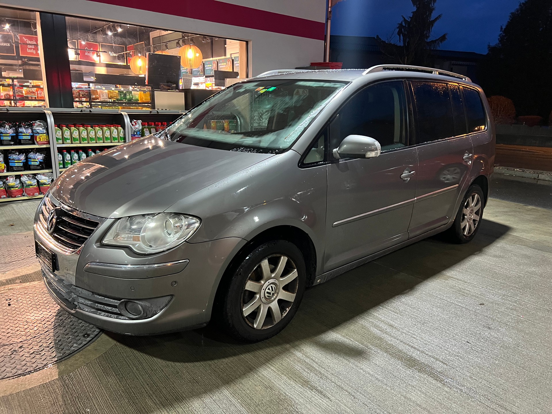 VW Touran 1.4 TSI Highline 7 Plätze-image-1