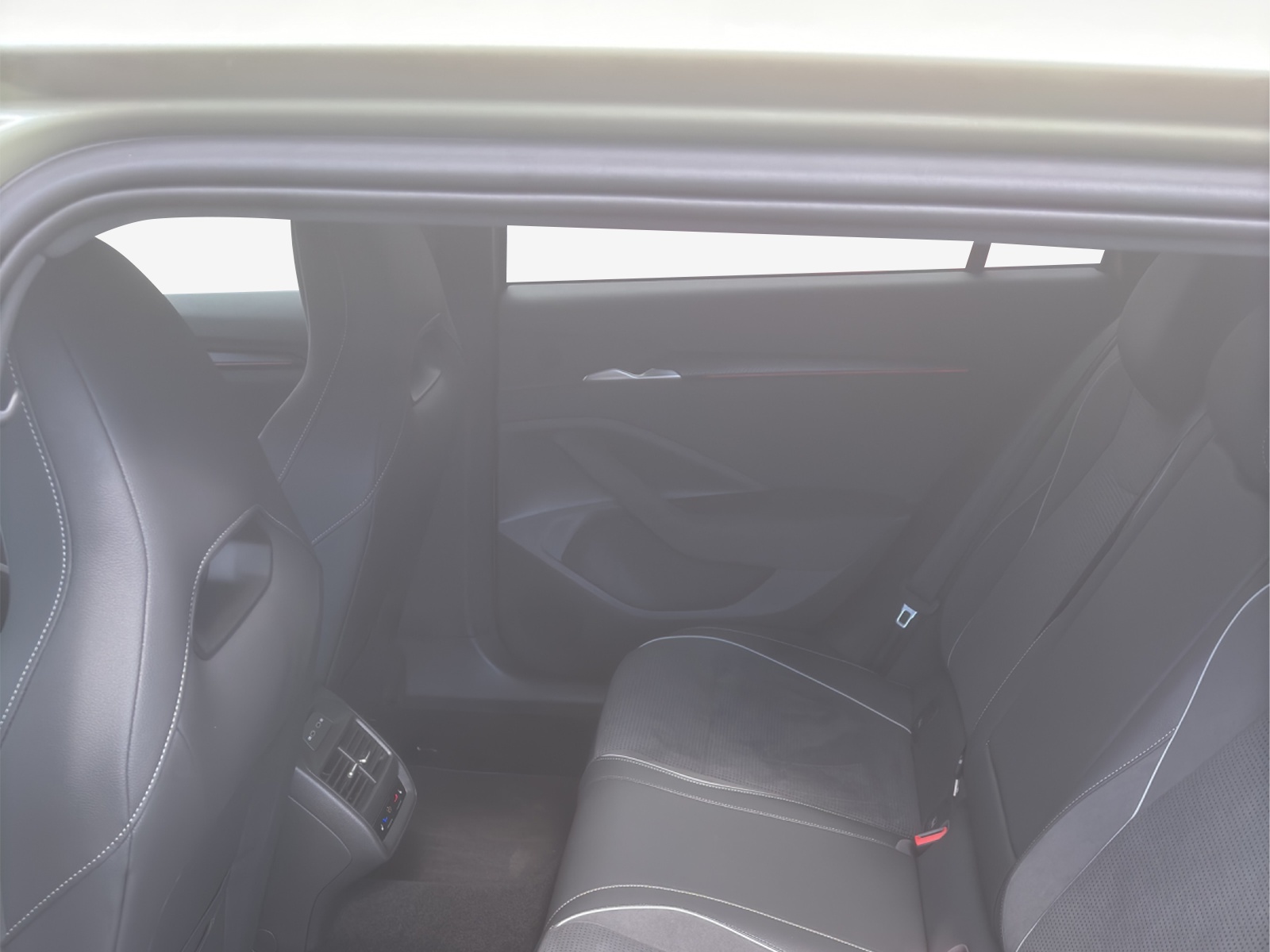 SKODA Superb Combi 2.0 TSI Sportline 4x4 DSG-image-11