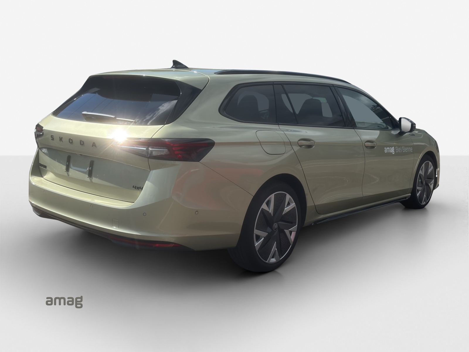 SKODA Superb Combi 2.0 TSI Sportline 4x4 DSG-image-4