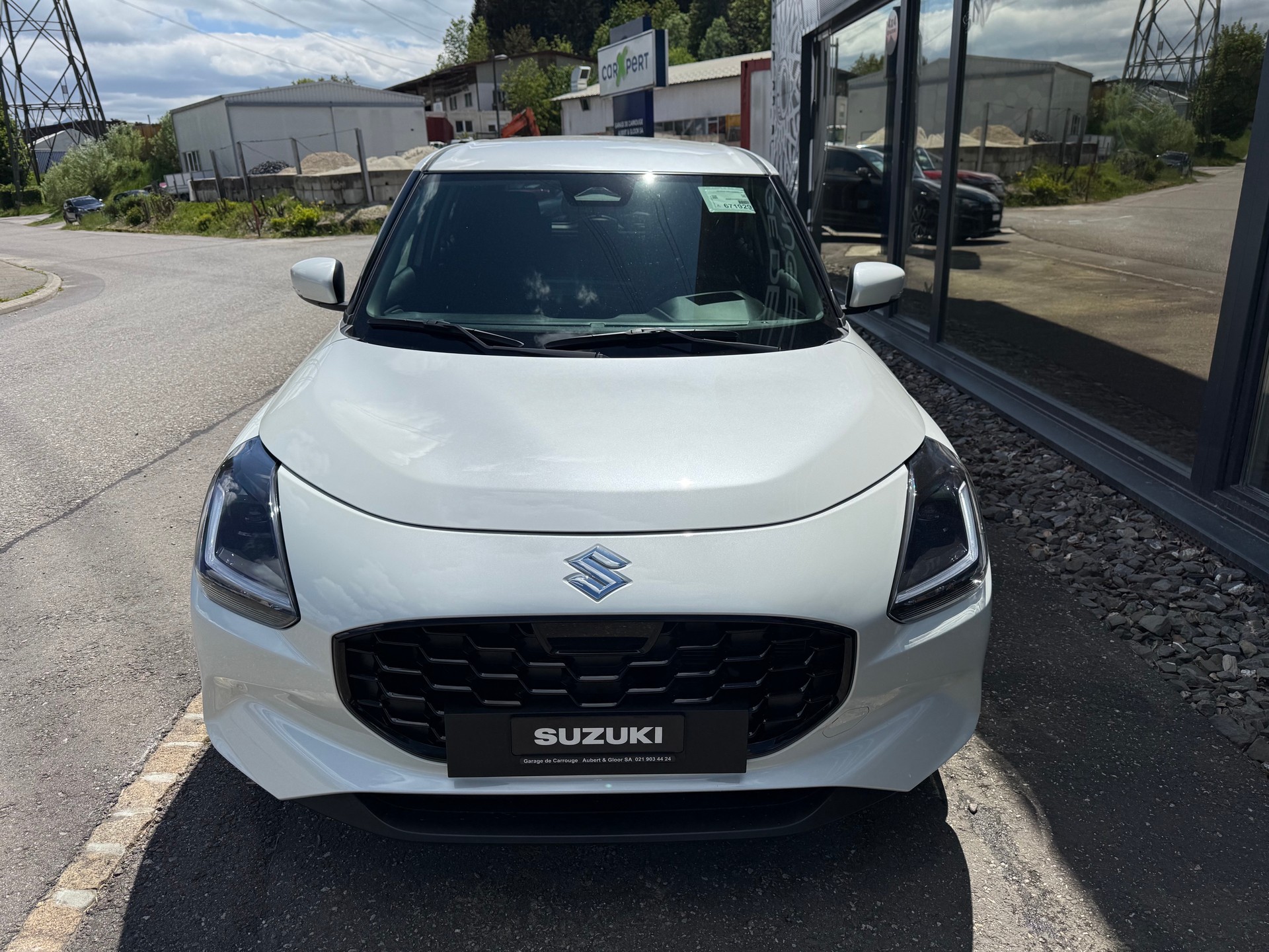 SUZUKI Swift 1.2 Sakura Top Hybrid CVT-image-1