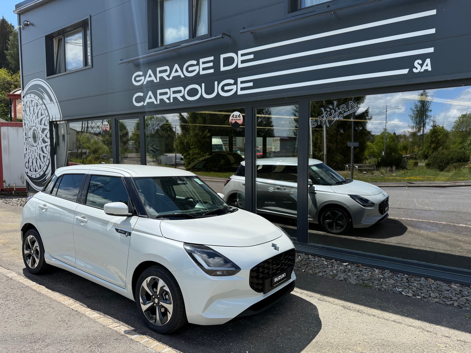 SUZUKI Swift 1.2 Sakura Top Hybrid CVT