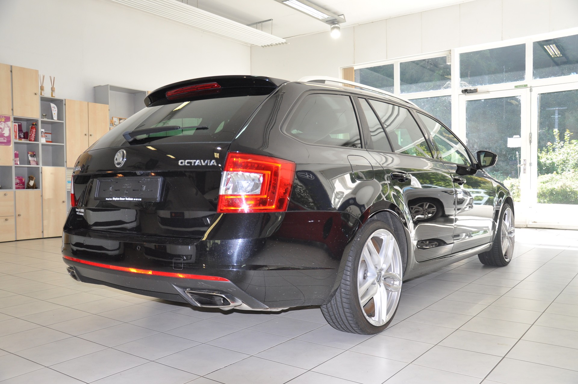 SKODA Octavia Combi 2.0 TSI RS DSG-image-2
