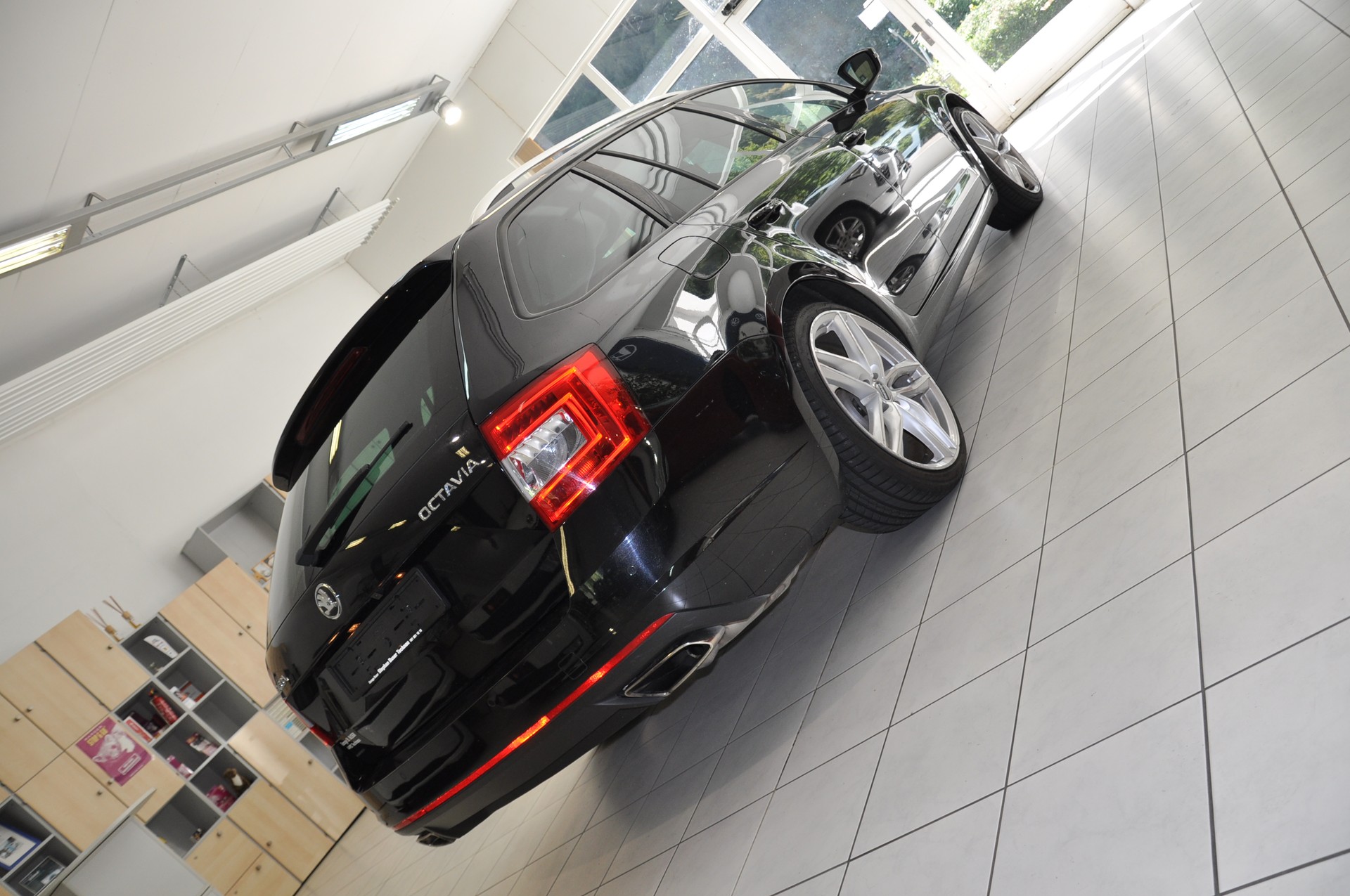 SKODA Octavia Combi 2.0 TSI RS DSG-image-3