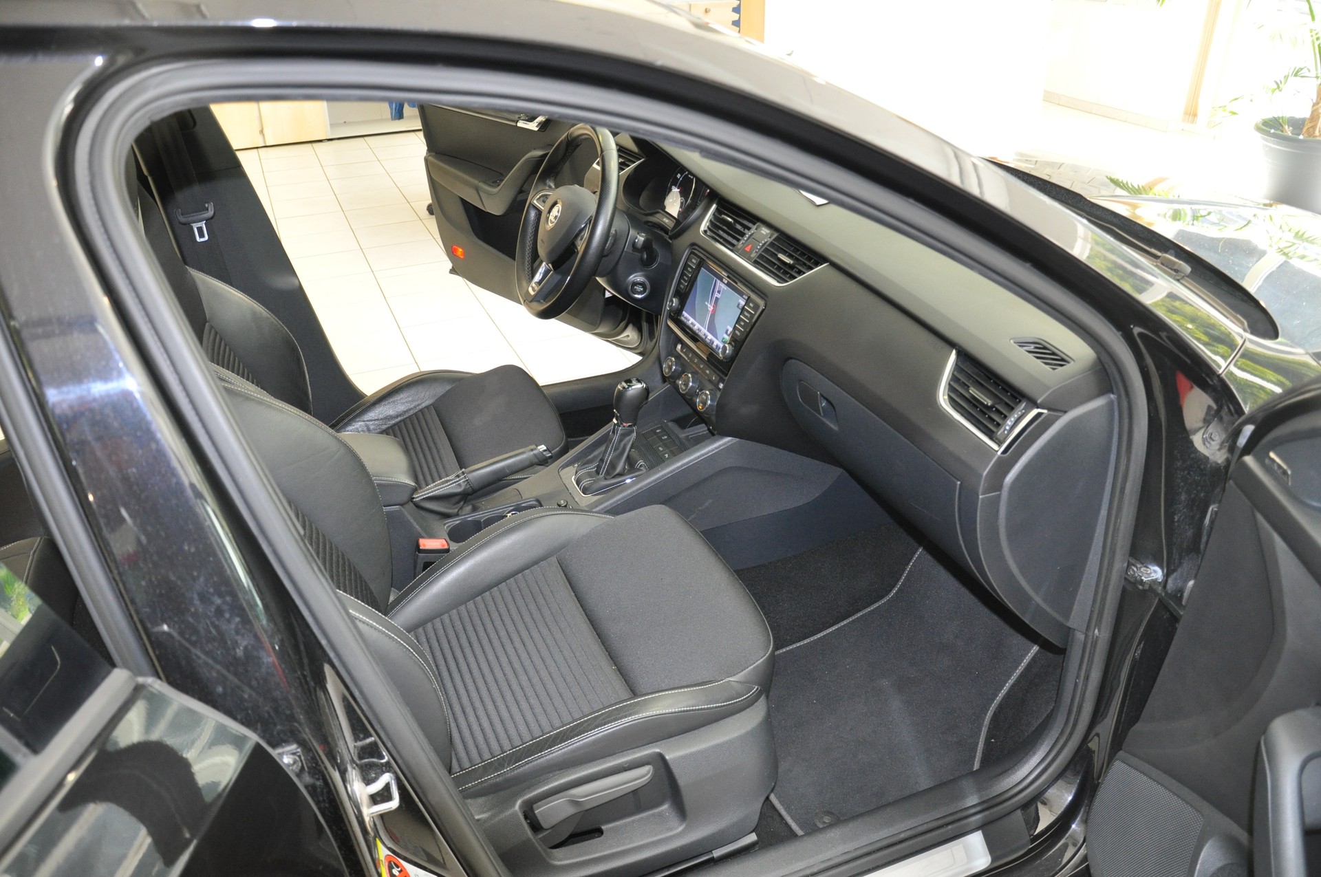 SKODA Octavia Combi 2.0 TSI RS DSG-image-12