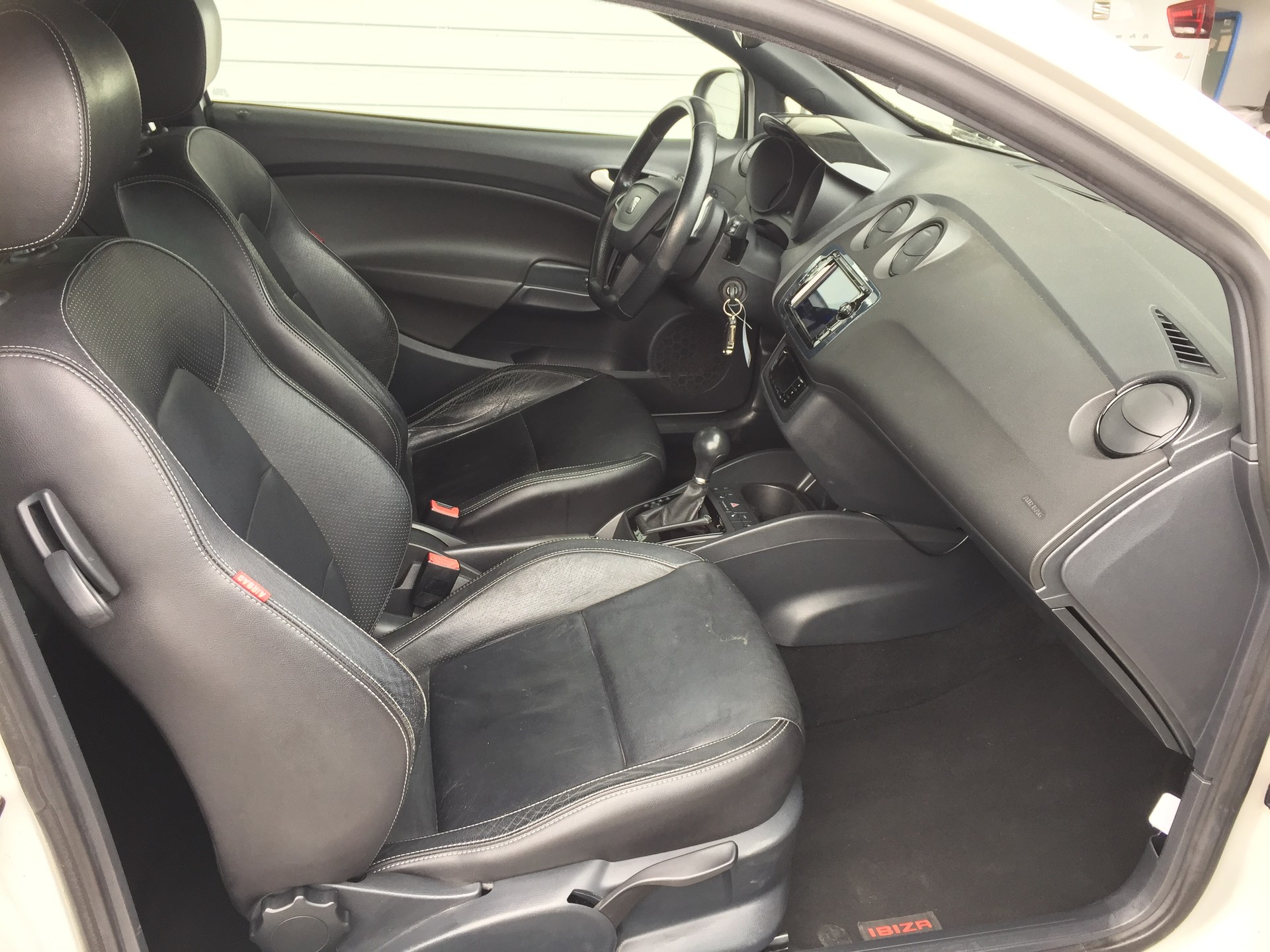 SEAT Ibiza SC 1.4 TSI Cupra DSG-image-9