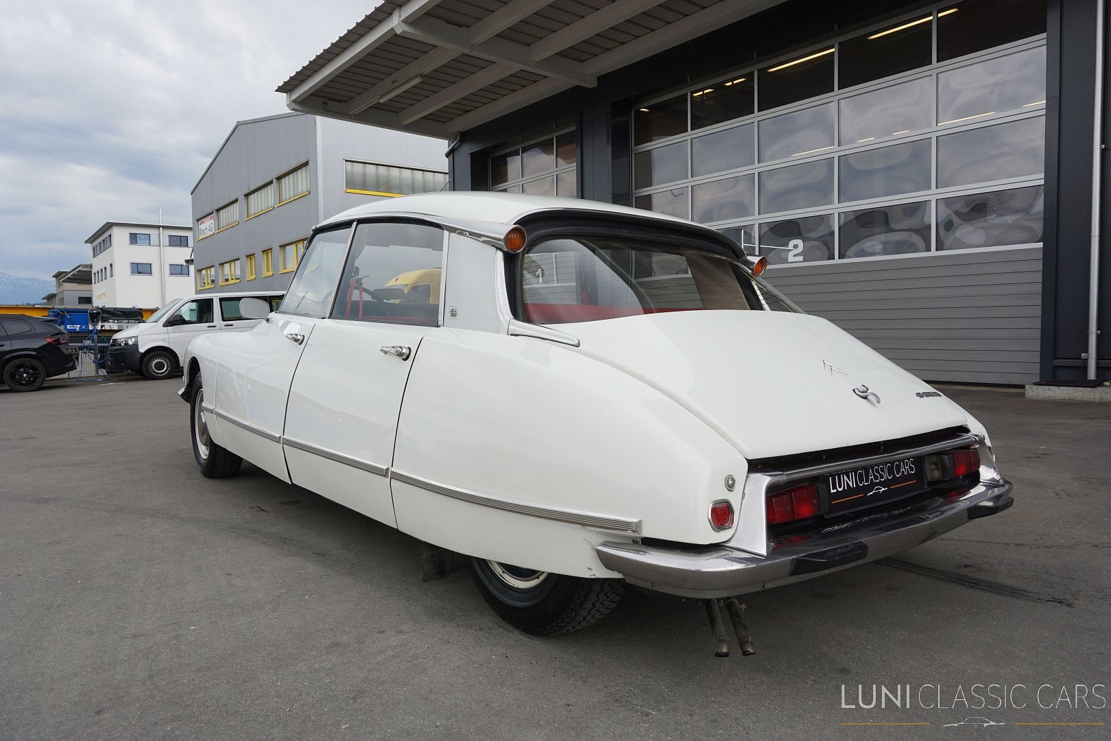 CITROEN D Spécial-showroom-element-2