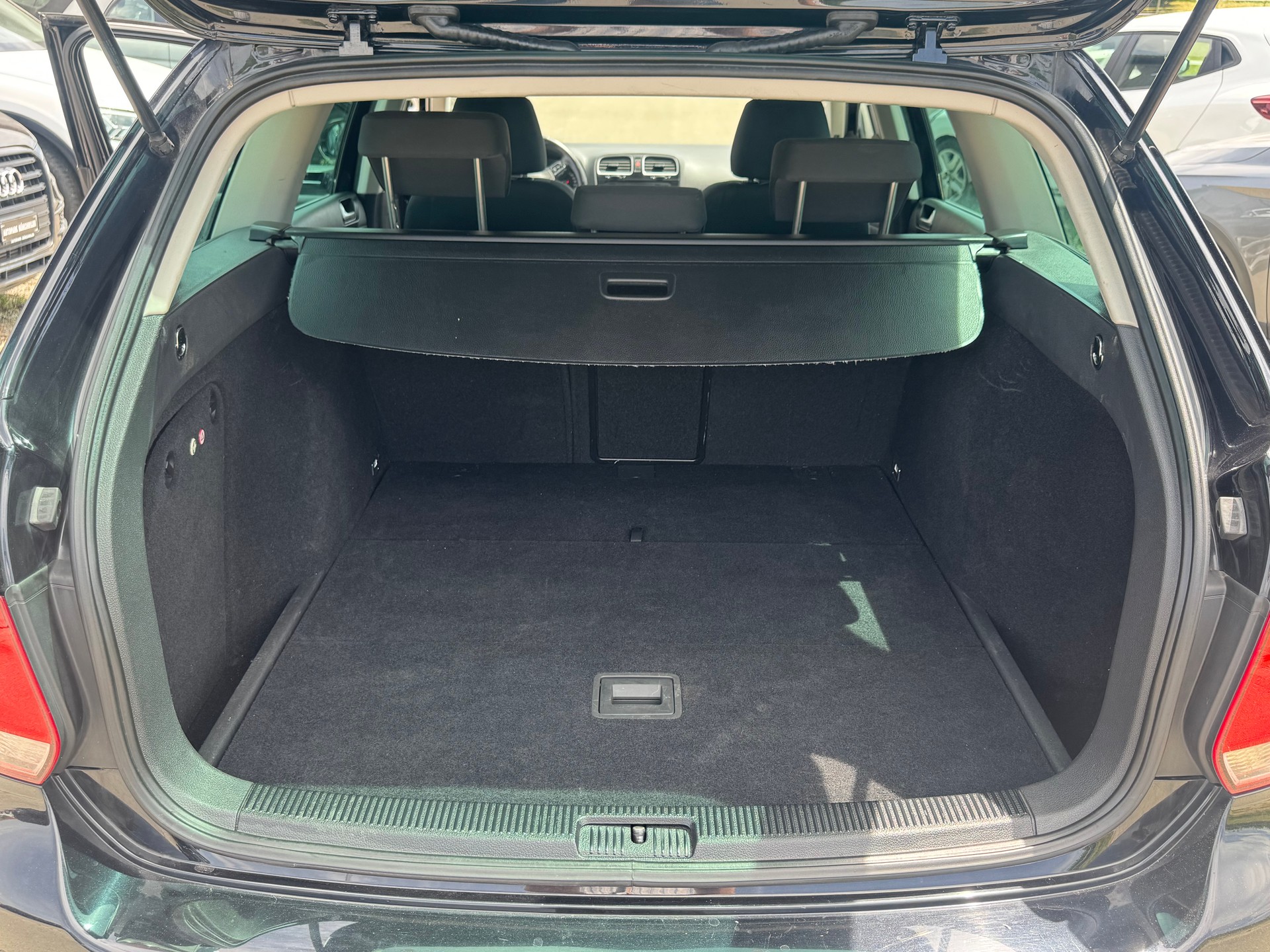 VW Golf Variant 1.4 TSI Highline DSG-image-15