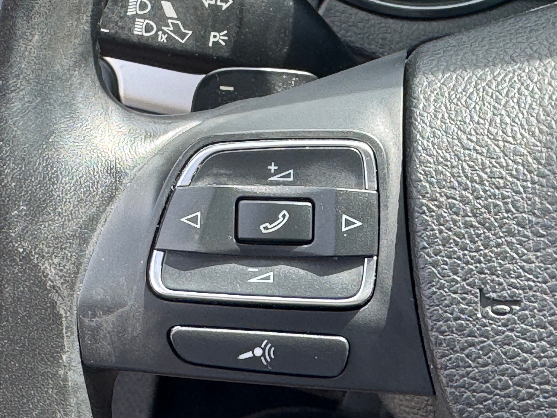 VW Golf Variant 1.4 TSI Highline DSG-image-12