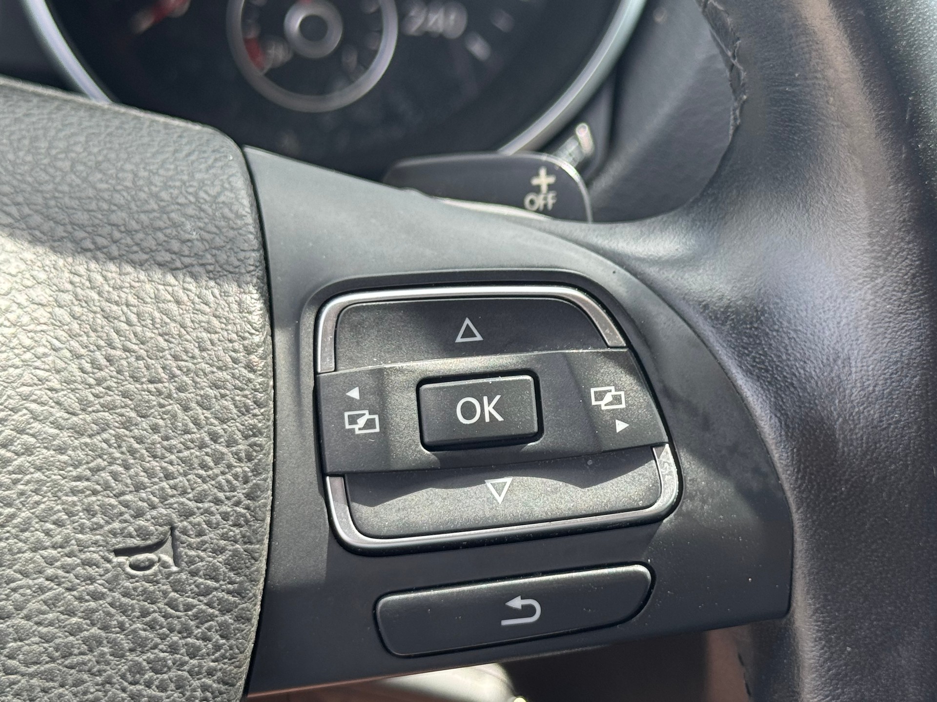 VW Golf Variant 1.4 TSI Highline DSG-image-13