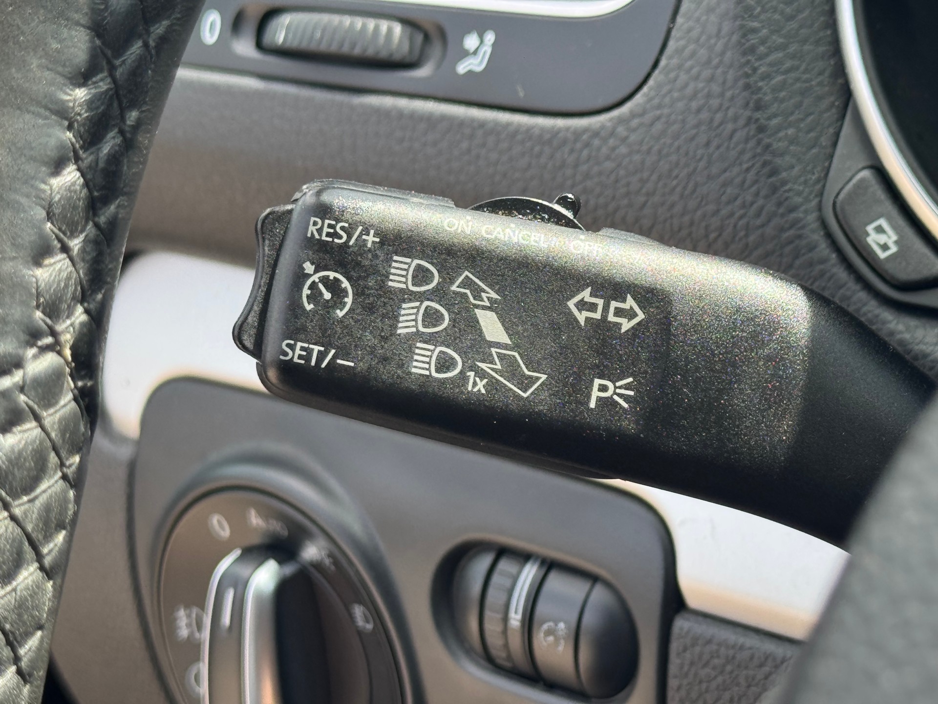 VW Golf Variant 1.4 TSI Highline DSG-image-14