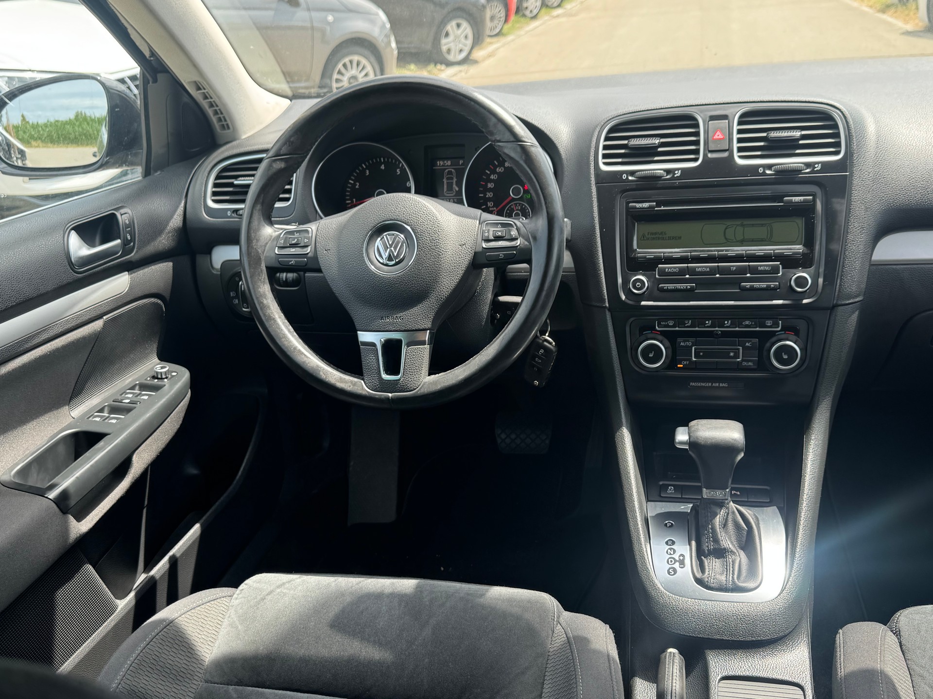 VW Golf Variant 1.4 TSI Highline DSG-image-8